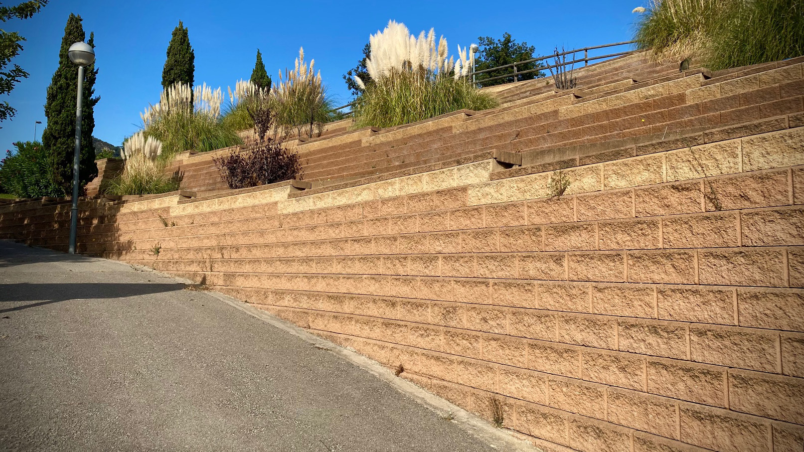 6-cabrera-de-mar-cami-del-mig-beige-ab-stones-caps-breinco-muros-de-contencion