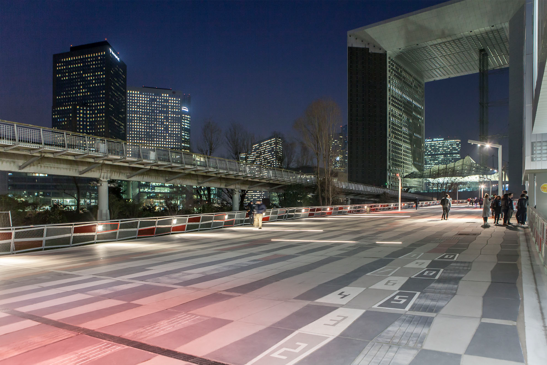 8-paris-jardins-de-arche-losas-hormigon-wetcast-breinco