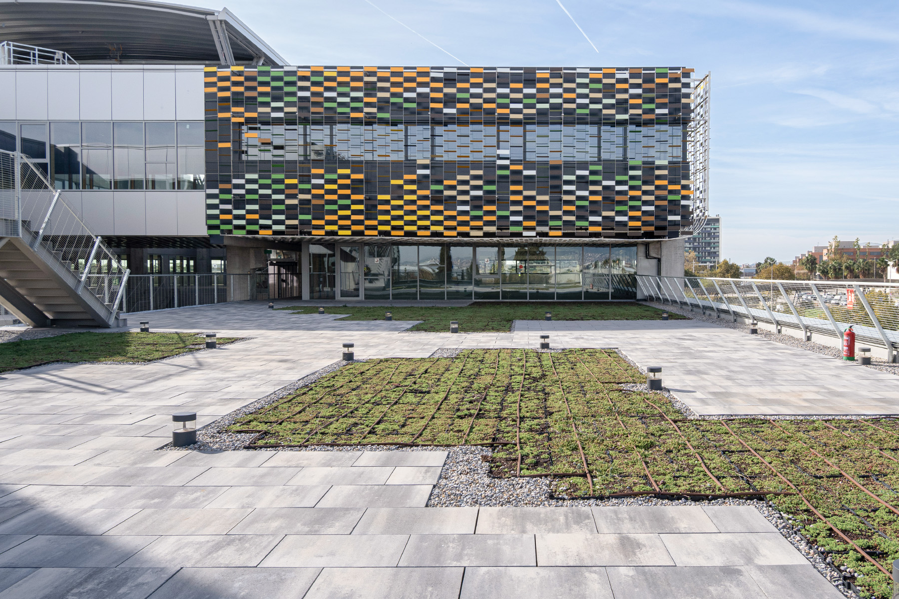 9-edificio-centro-negocios-viladecansa-llosa-infinity-barcelona-ceniza-metal-breinco