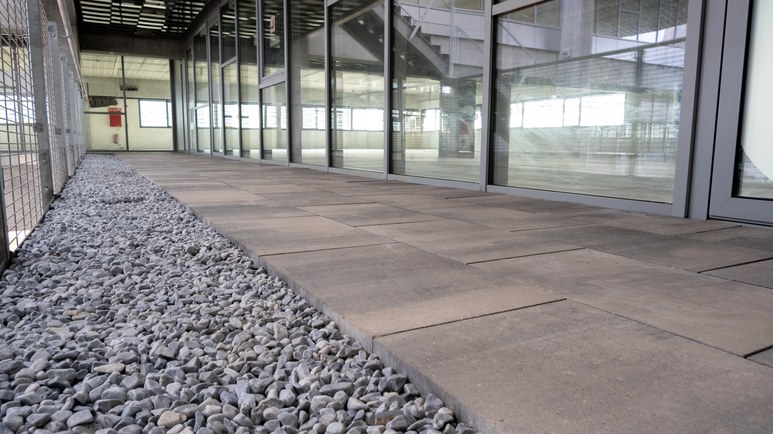 edificio-centro-negocios-viladecansa-llosa-infinity-barcelona-ceniza-metal-breinco-21