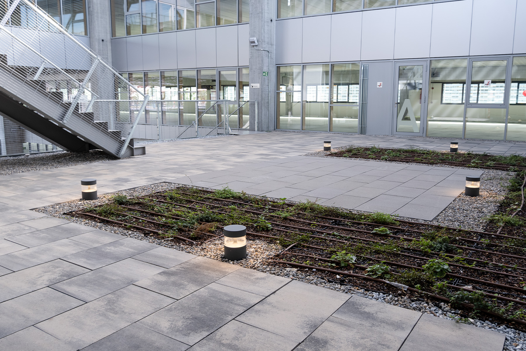 edificio-centro-negocios-viladecansa-llosa-infinity-barcelona-ceniza-metal-breinco-33