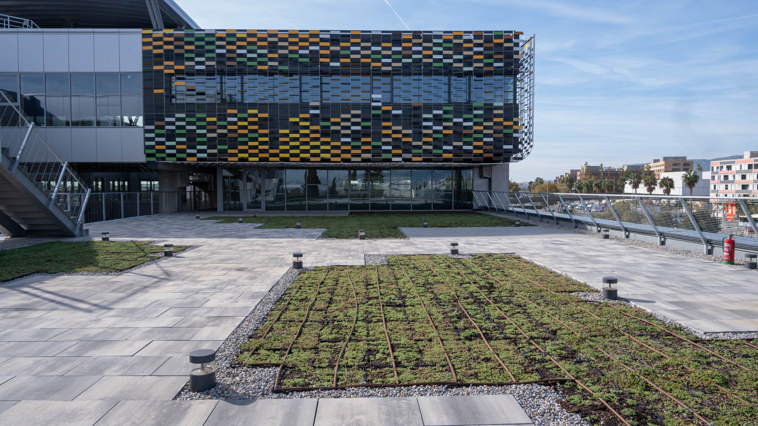 edificio-centro-negocios-viladecansa-llosa-infinity-barcelona-ceniza-metal-breinco-6