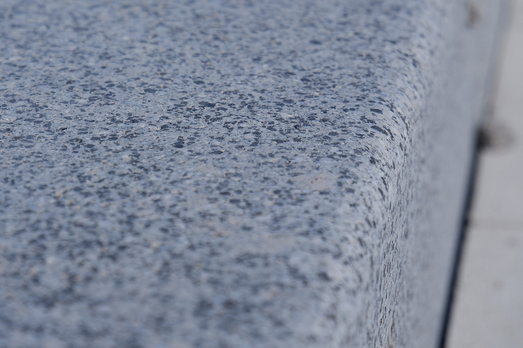 1-bordillo-recto-granit-zona-franca-barcelona