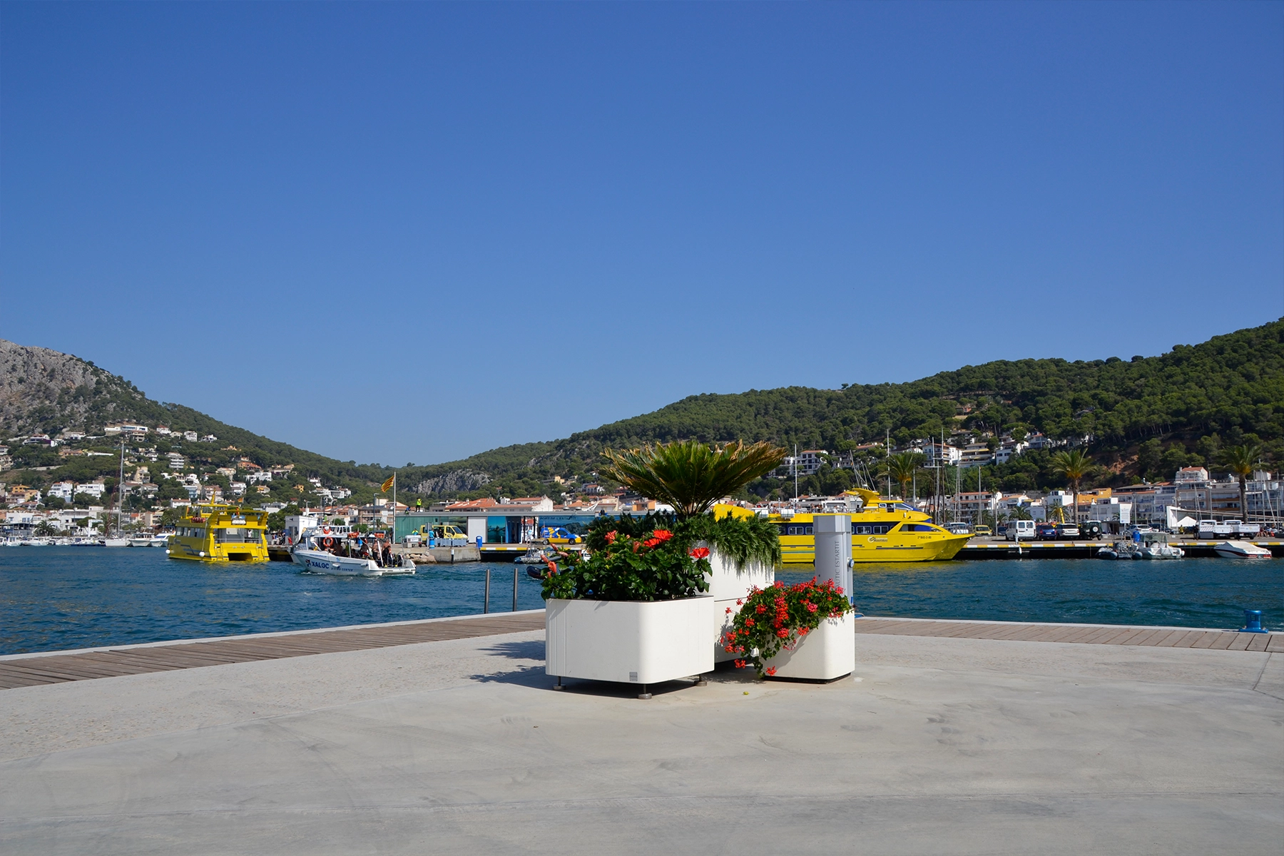 5-square-planter-port-white-nautic-estartit-girona