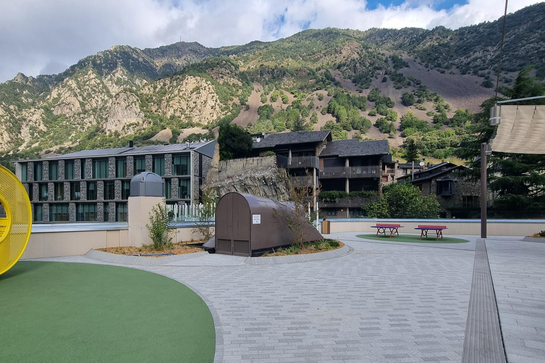 andorra-plaça-del-poble-programa-natural-granit-llosa-vulcano-tactile-breinco-3