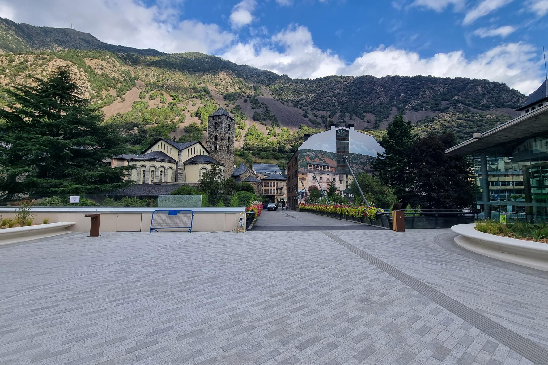 andorra-plaça-del-poble-programa-natural-granit-llosa-vulcano-tactile-breinco-7