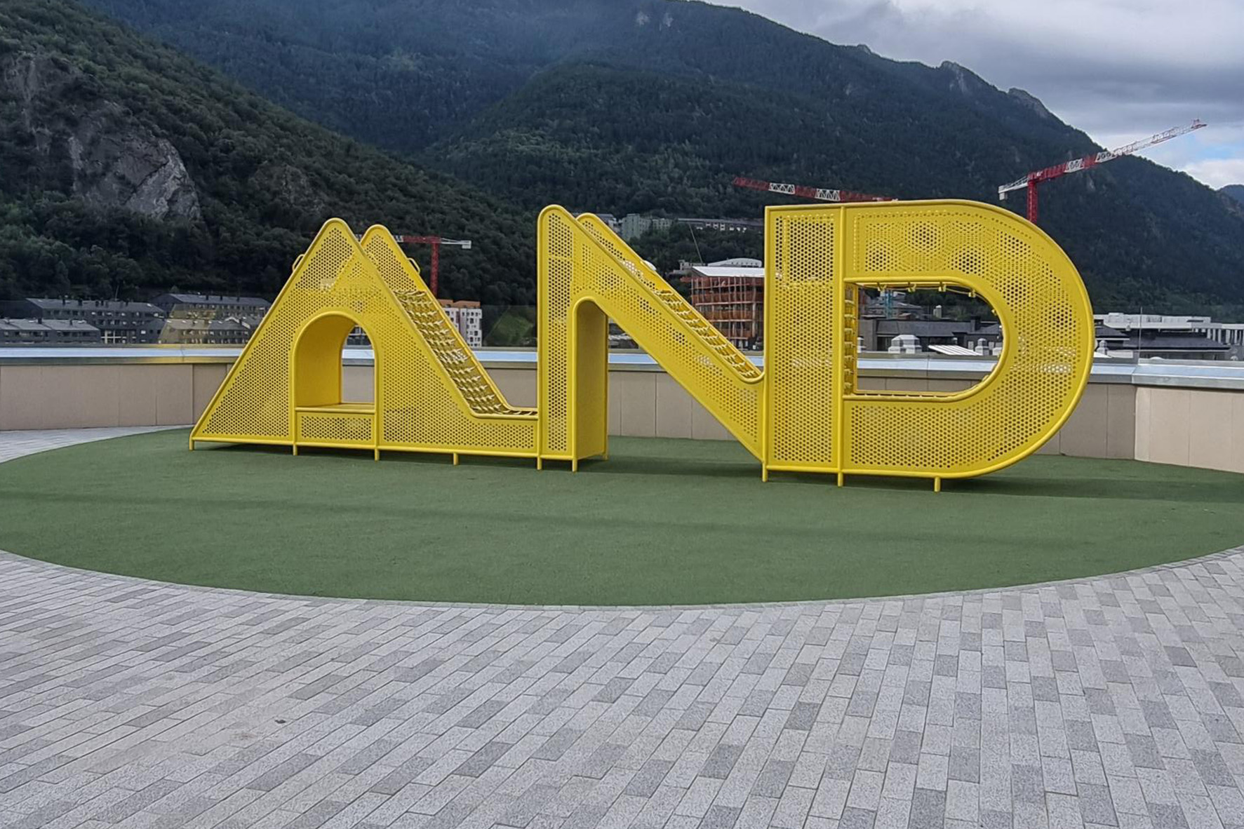 andorra-plaça-del-poble-programa-natural-granit-llosa-vulcano-tactile