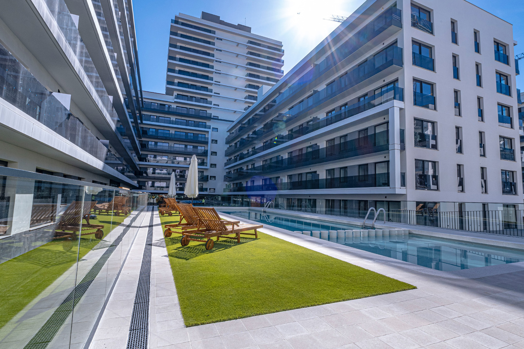 Llosa-vulcano-pool-wetcast-white-becorp-badalona