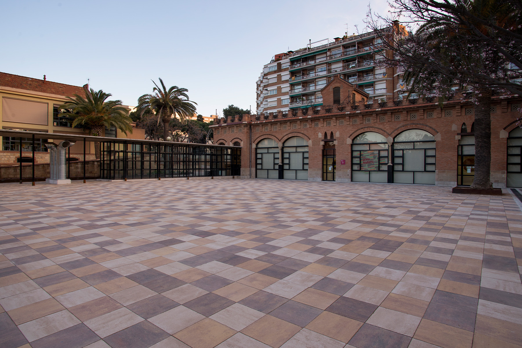 Llosa-vulcano-square-contract-mix-airclean-recinte-maternitat-barcelona