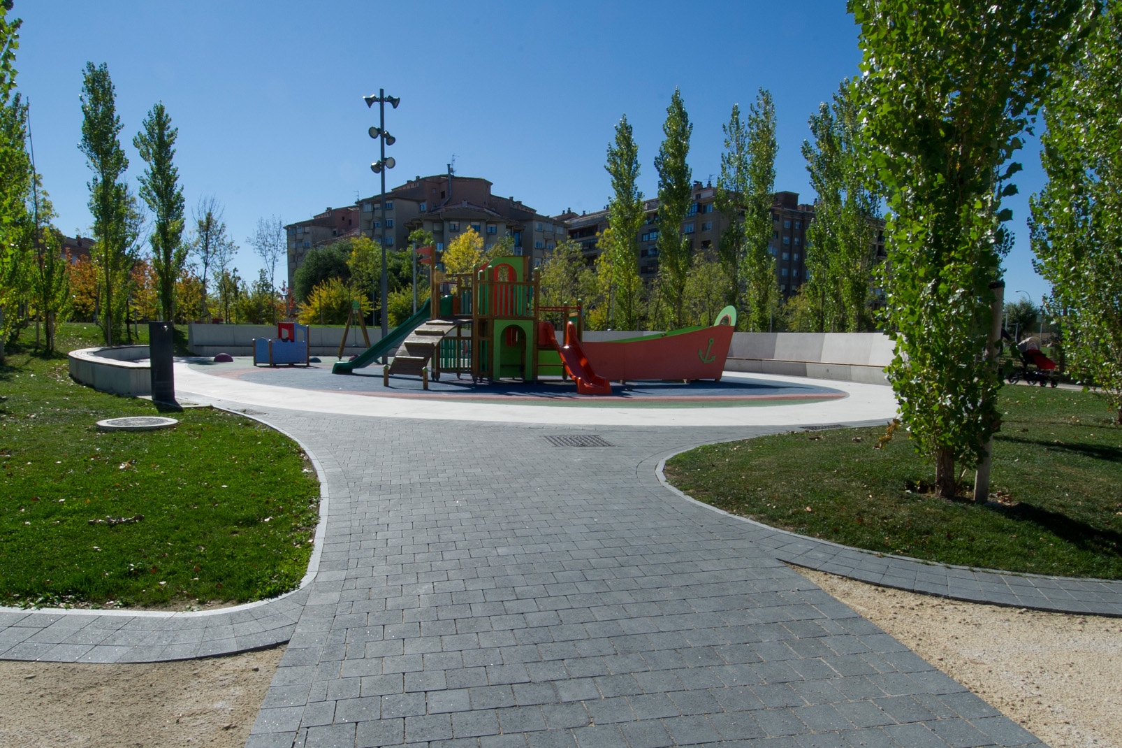 Terana-park-black-arrosadia-lago-pamplona