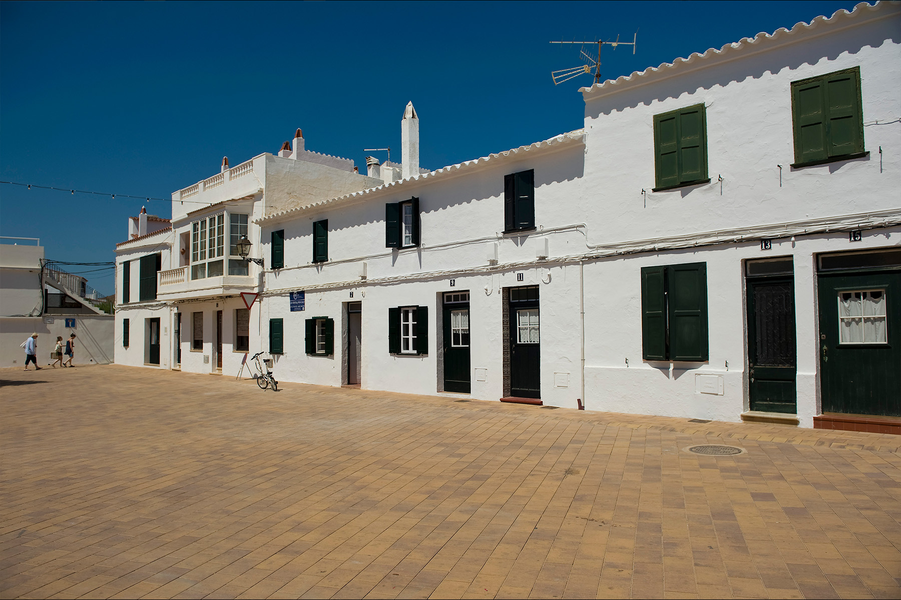 VS5-square-desierto-fornells-menorca-españa