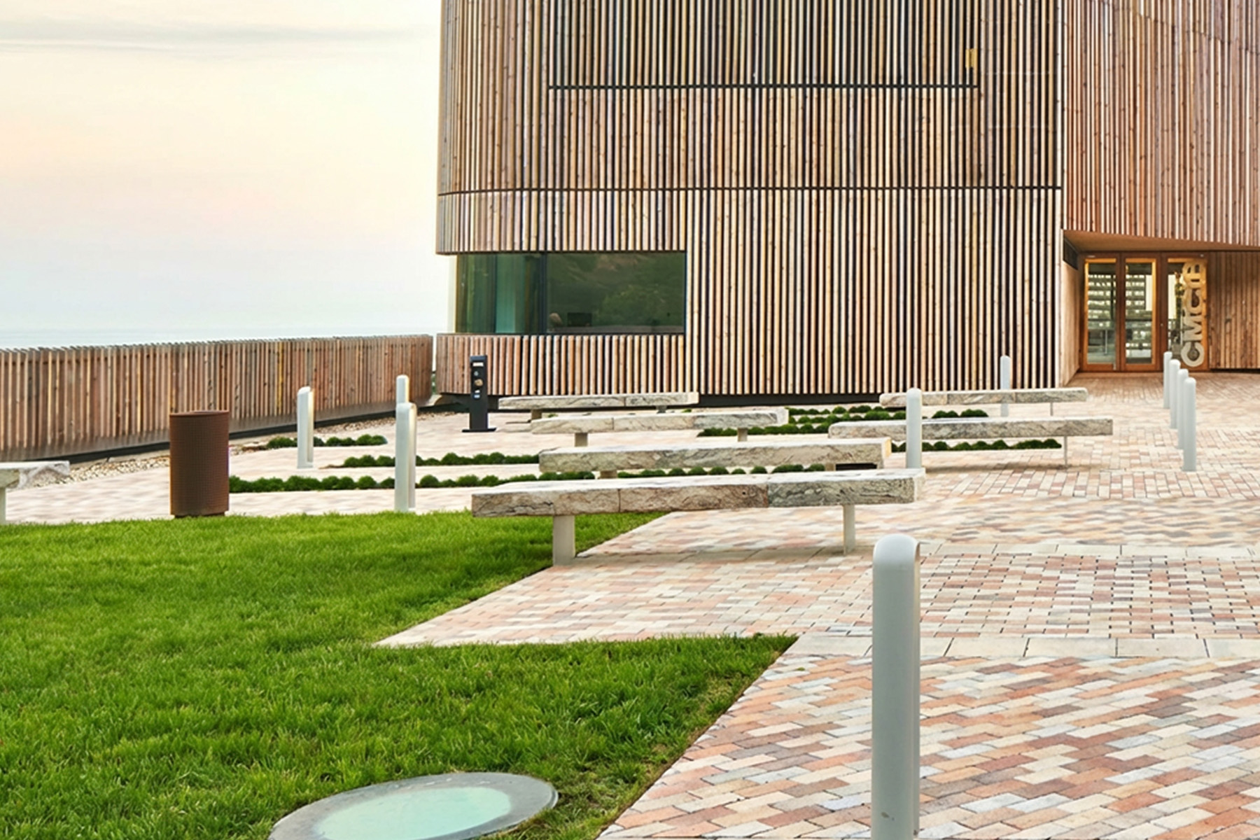 temple-white-mobiliario-urbano-breinco_editada