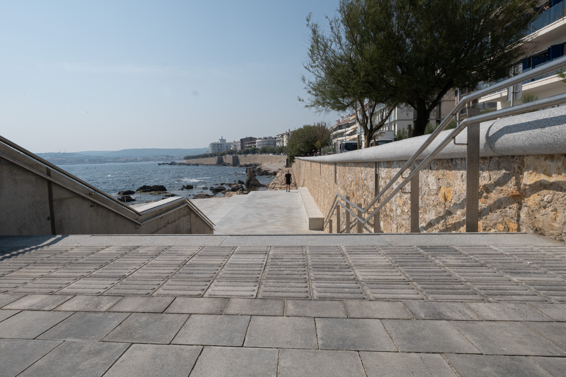 1-paseo-escala-girona-pavimentos-tactile-crossing