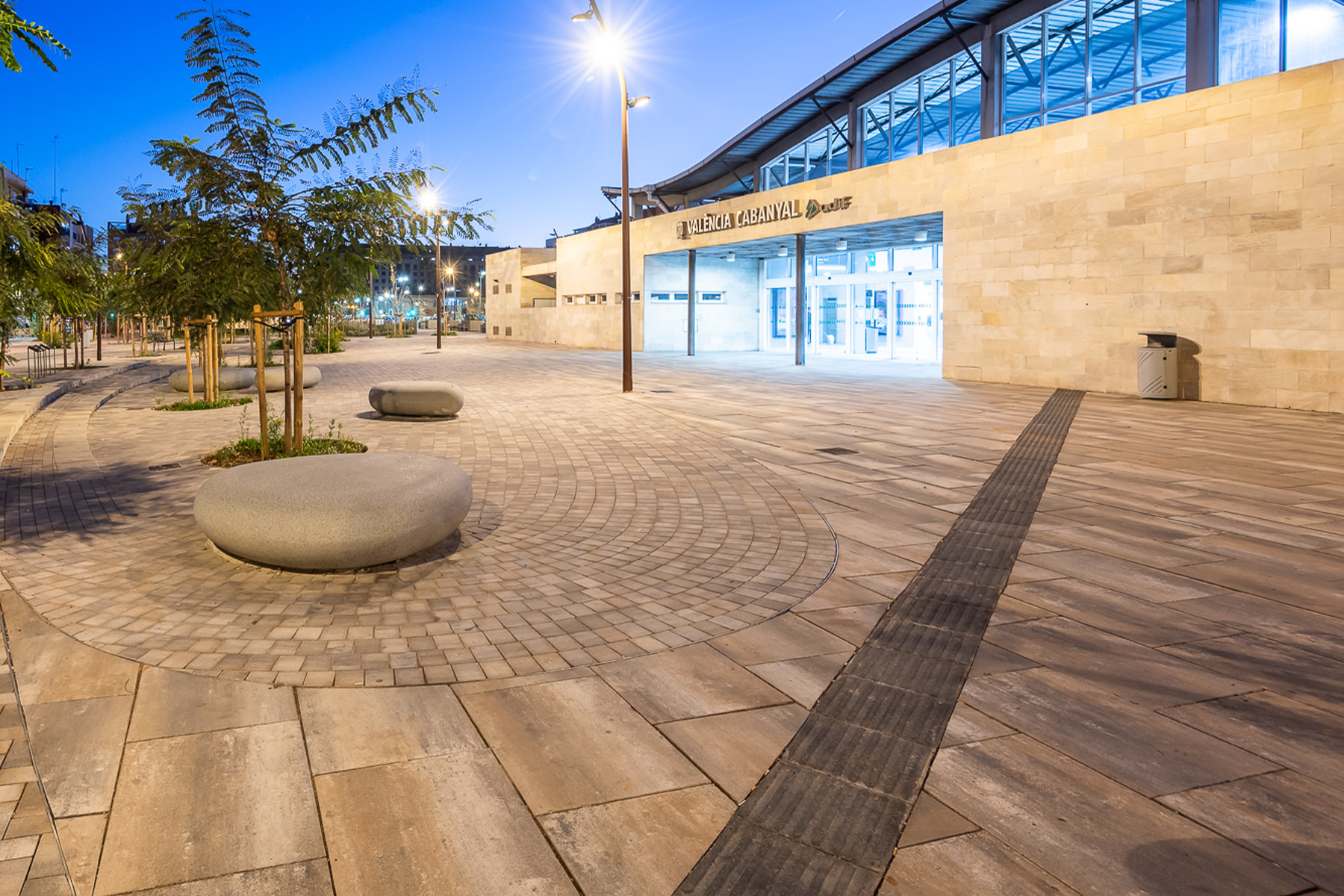 1-pavimento-tactile-llosa-vulcano-crossing-estacion-cabanyal-breinco