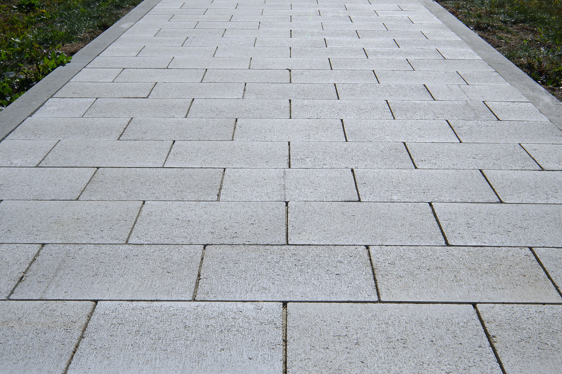 2-Ishi-contract-white-edifici-mas-blau-Prat-llobregat-bcn-bordillo