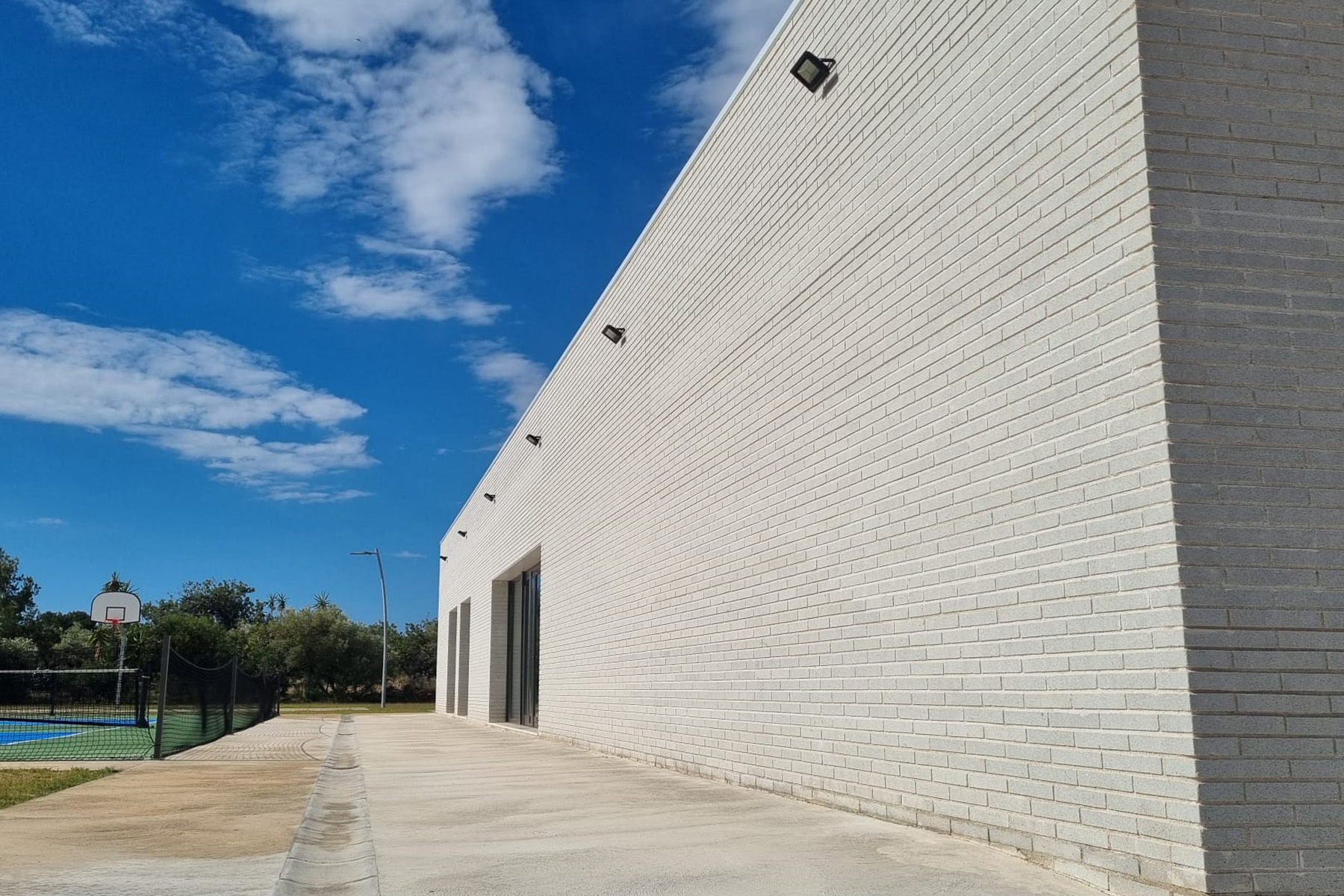 2-Landbrick-square-white-ametlla-de-mar