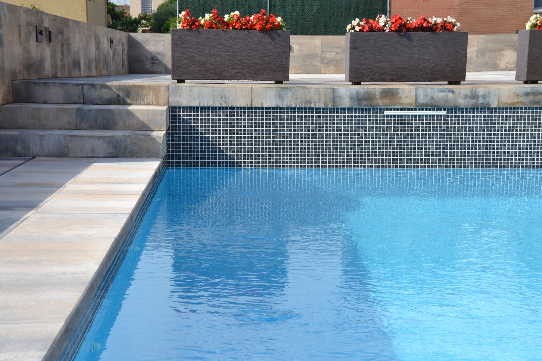 2-Llosa-vulcano-home-arena-girona-superstep-pool