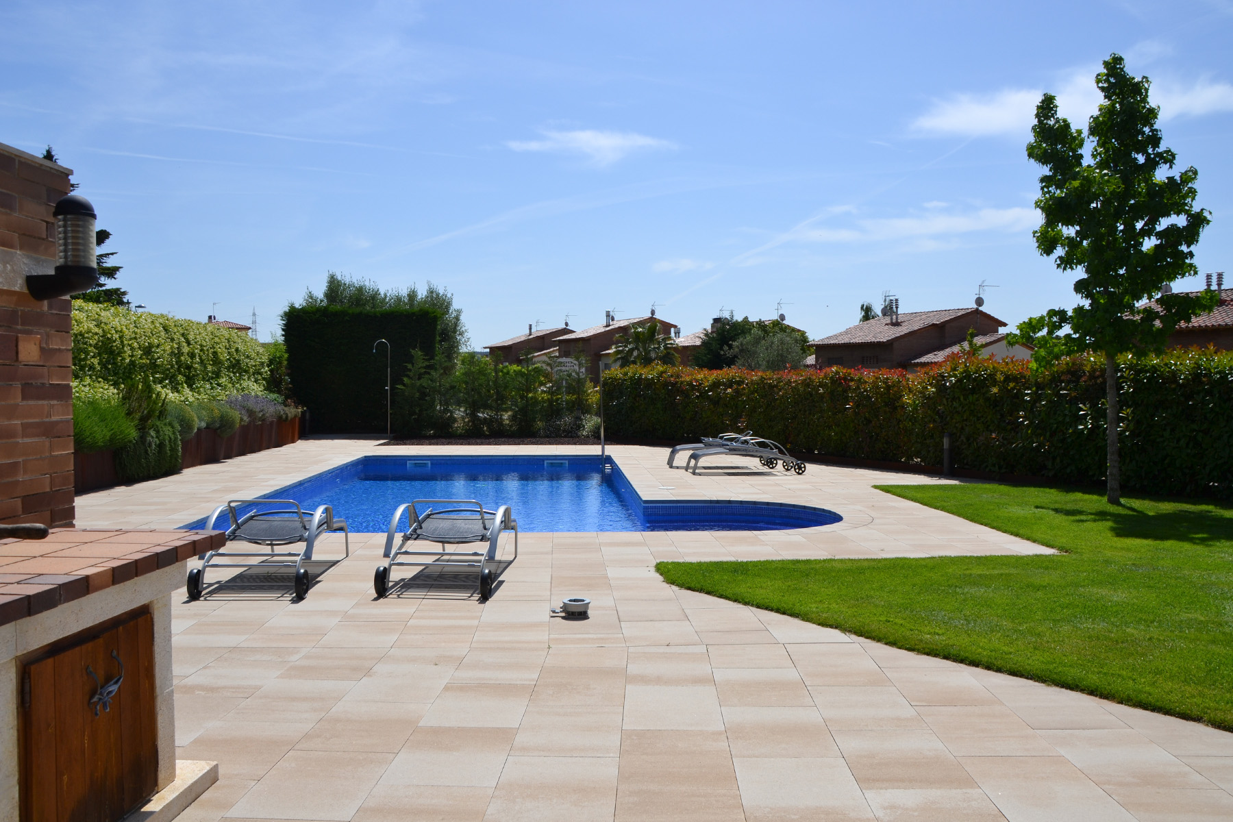 2-Llosa-vulcano-home-marfil-la-garriga-path-pool