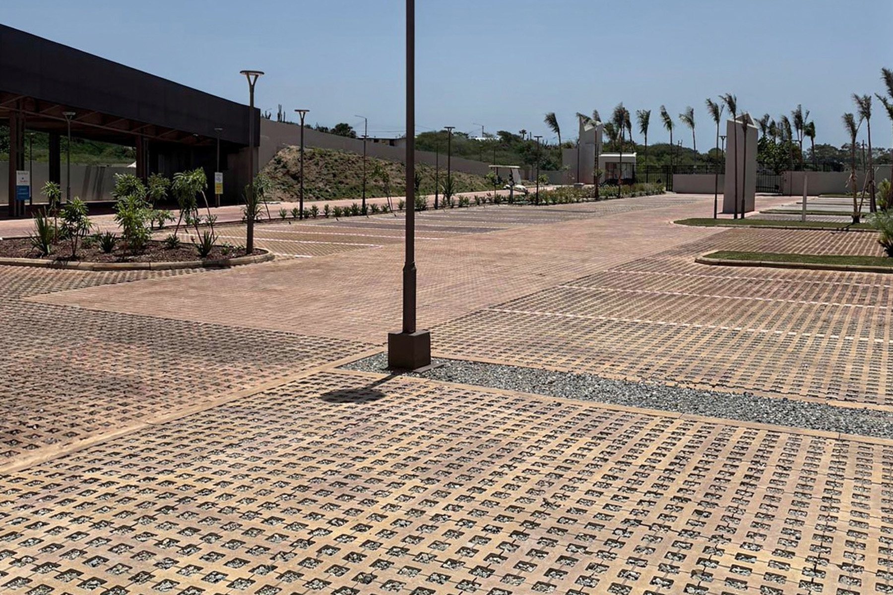 2-llosa-trama-desierto-taco-corten-hotel-secret-bay-aruba