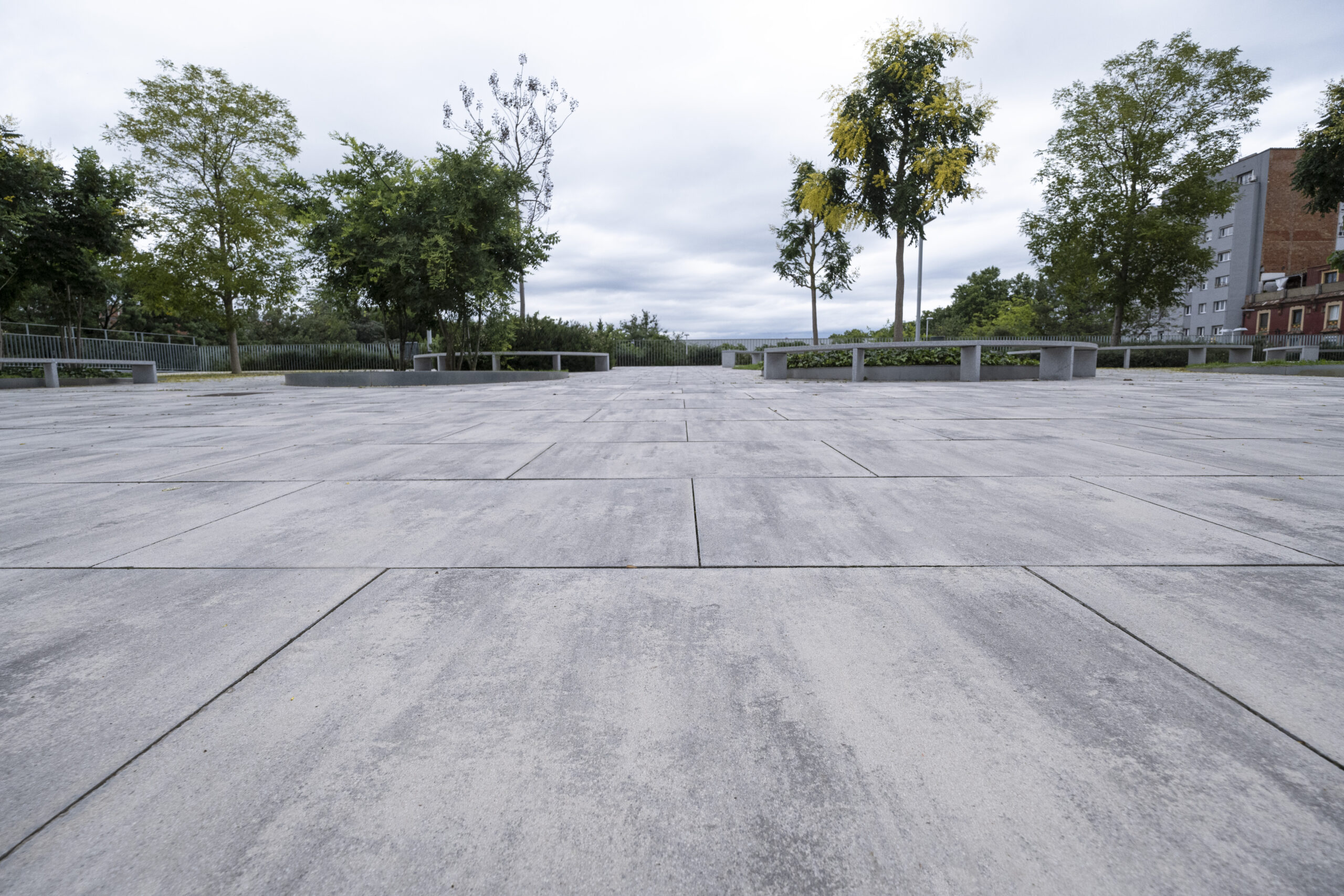 Gran-llosa-vulcano-contract-ceniza-corte-ingles-girona-cataluña