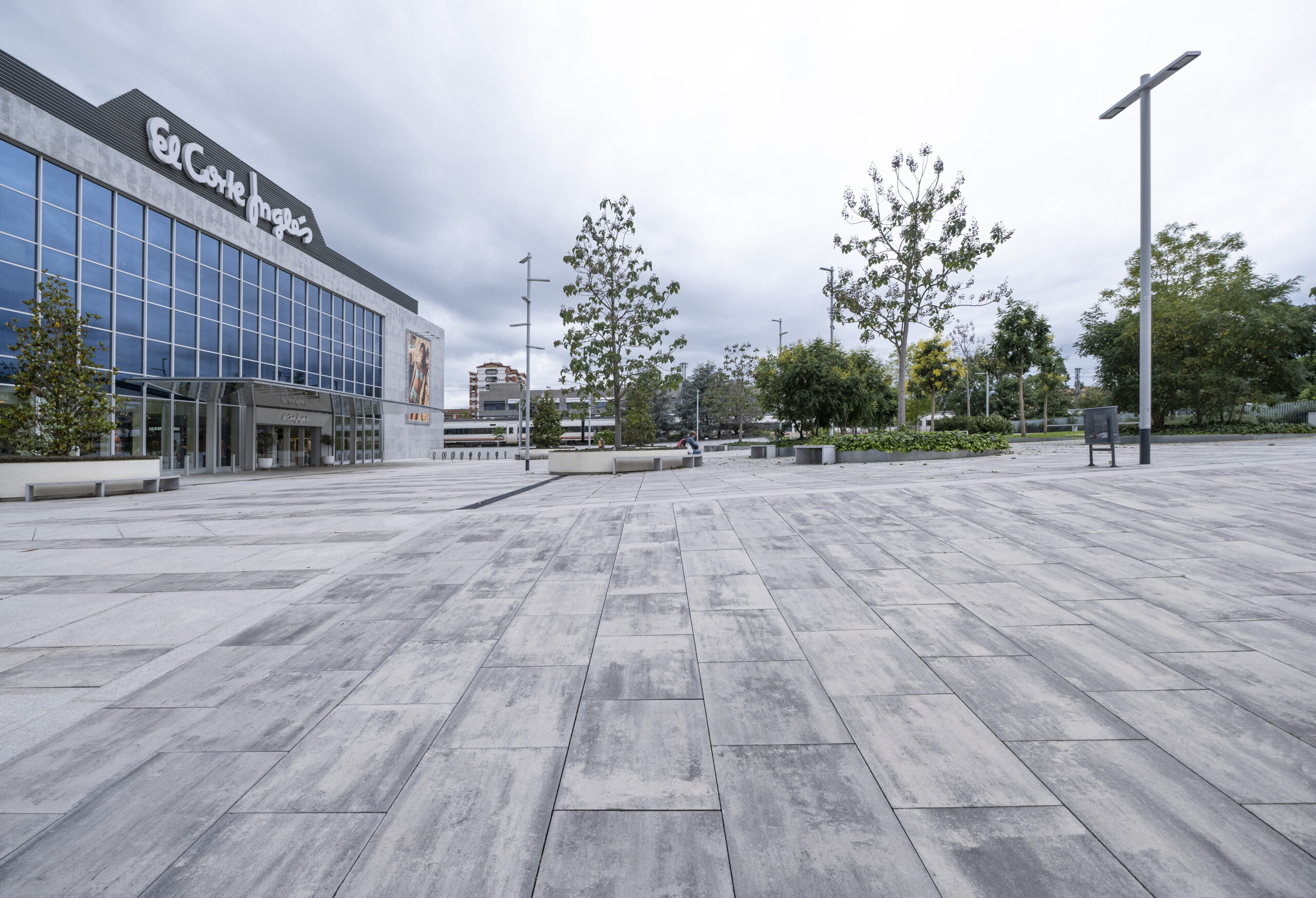 Gran-llosa-vulcano-contract-ceniza-corte-ingles-girona