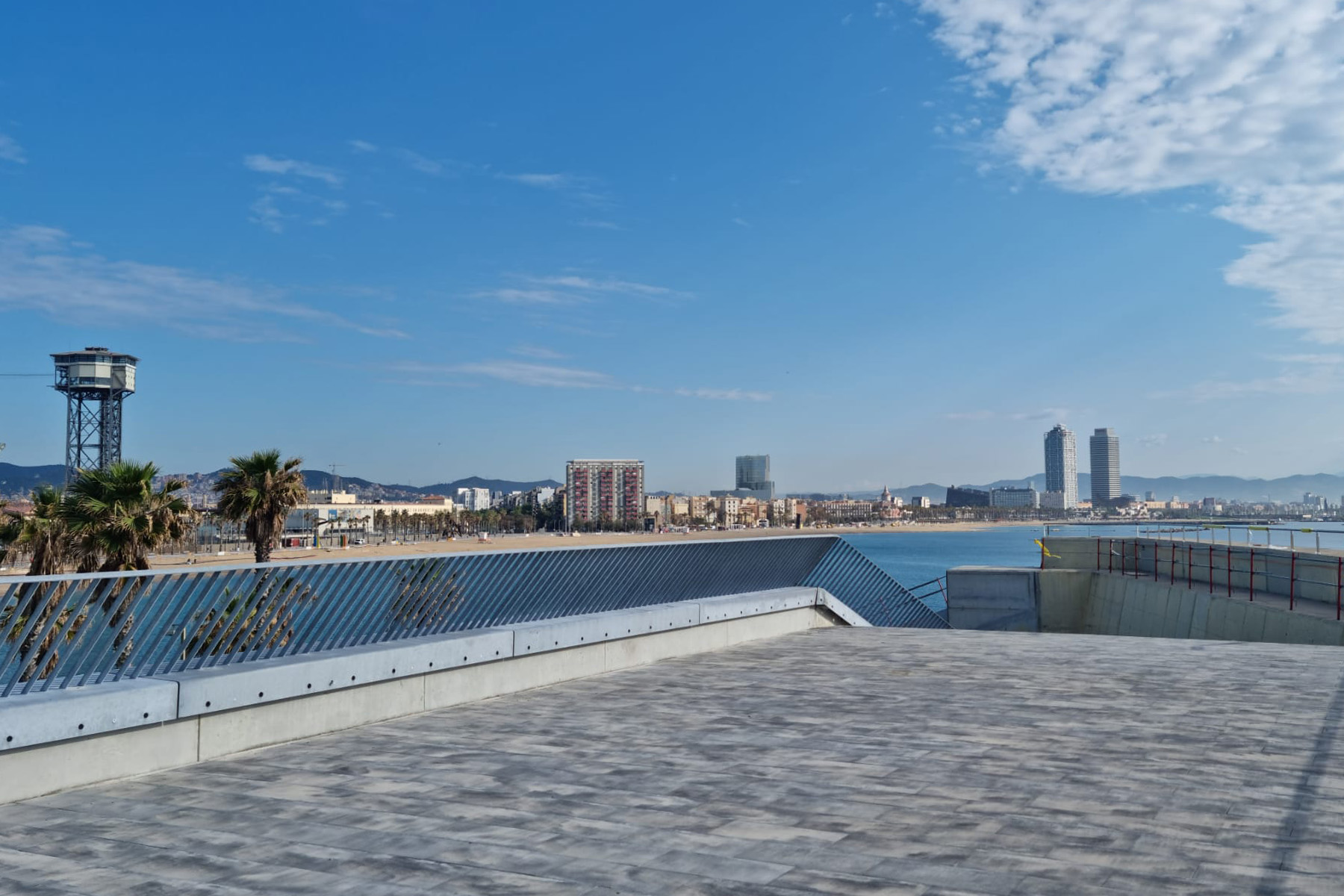 Ishi-Llosa-vulcano-contract-ceniza-espigo-barcelona-catalunya