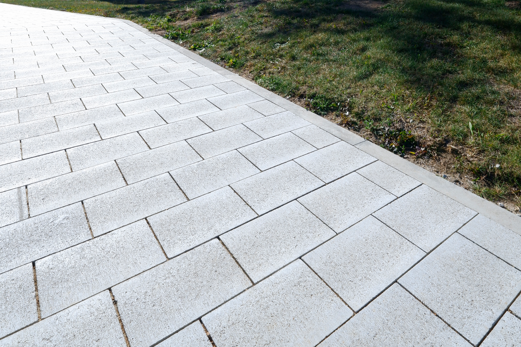 Ishi-contract-white-edifici-mas-blau-Prat-llobregat-bcn-bordillo