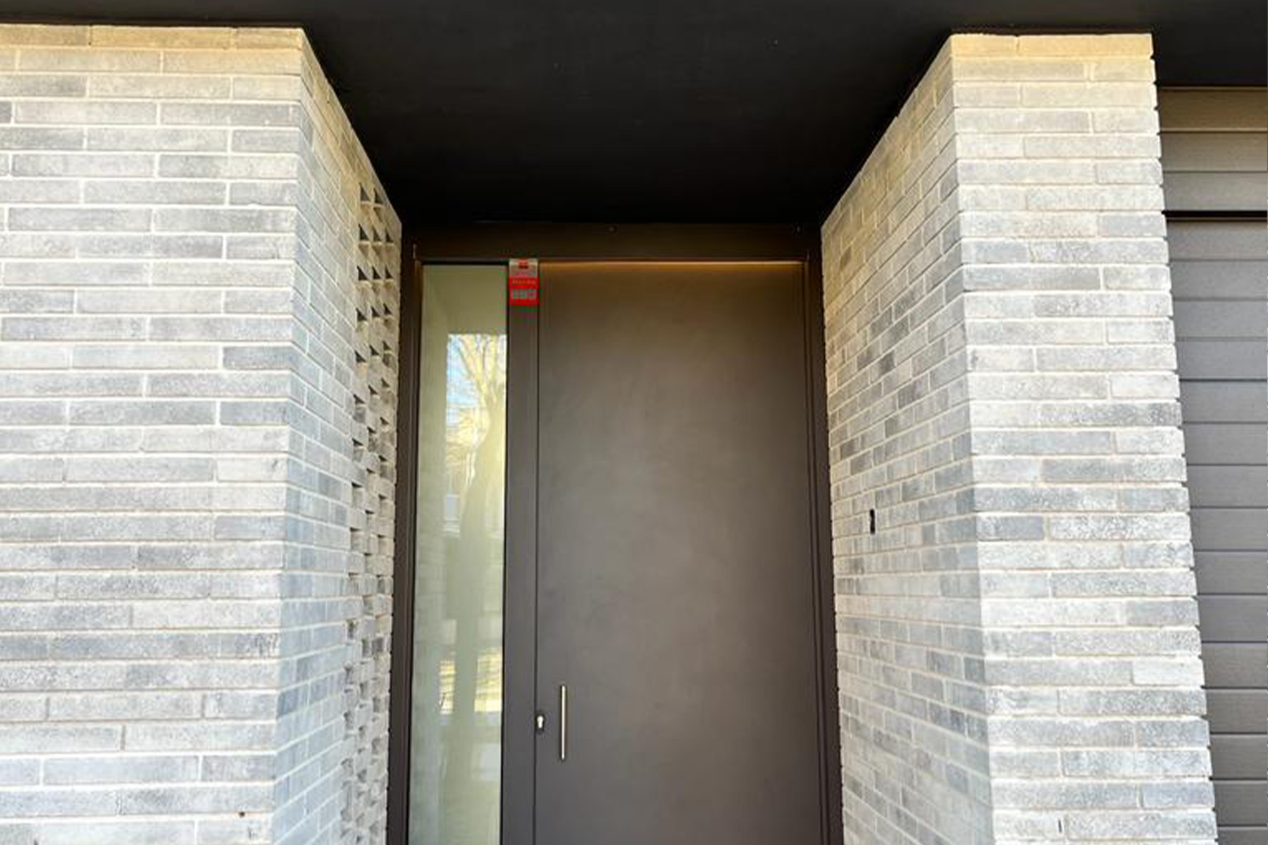 Land-brick-home-ceniza-olot-detail-girona