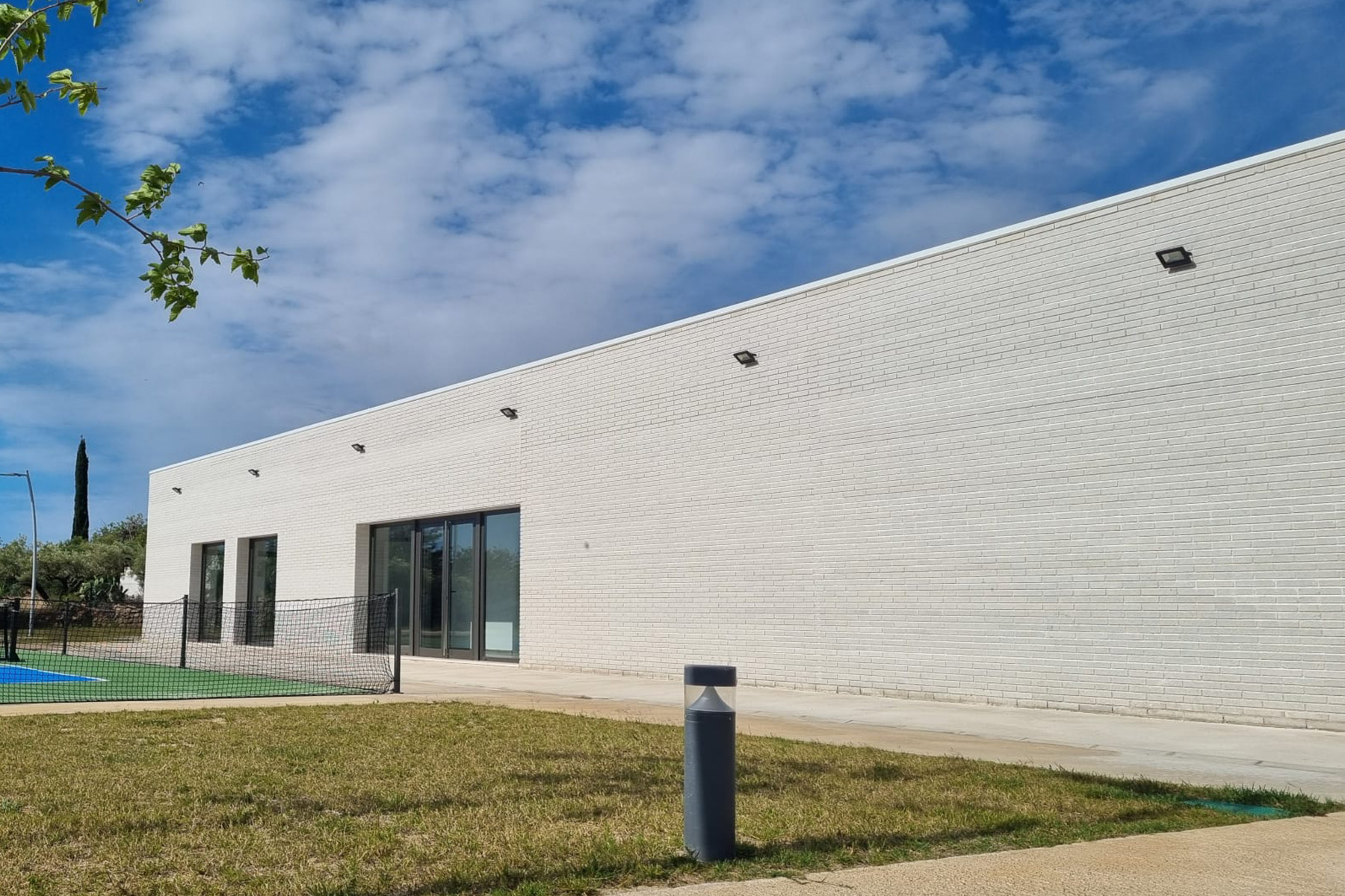 Landbrick-square-white-ametlla-de-mar