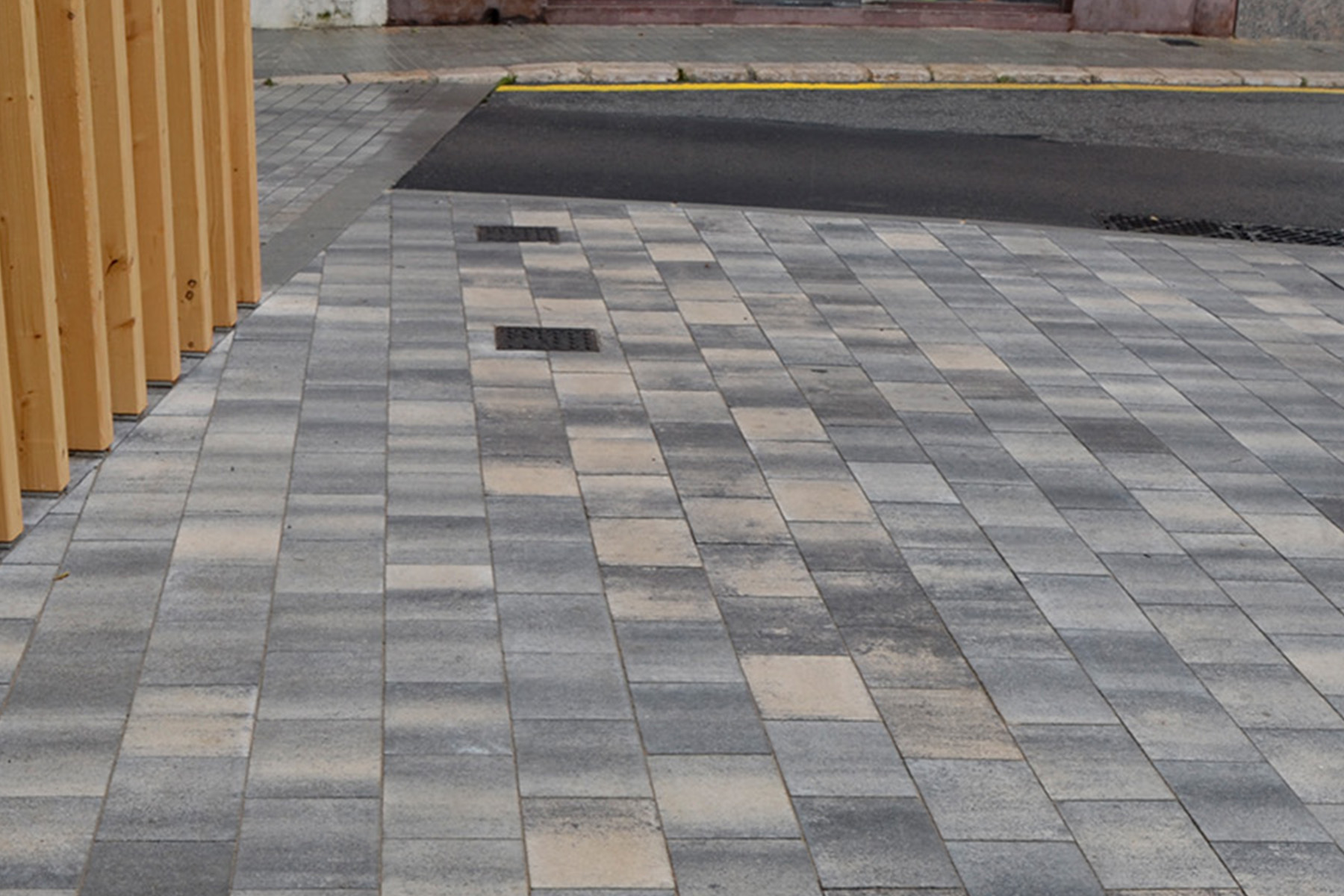 Llosa-vulcano-adoquin-square-ceniza-black-casa-de-la-vila-sant-pere-de-ribes-tarragona-petra