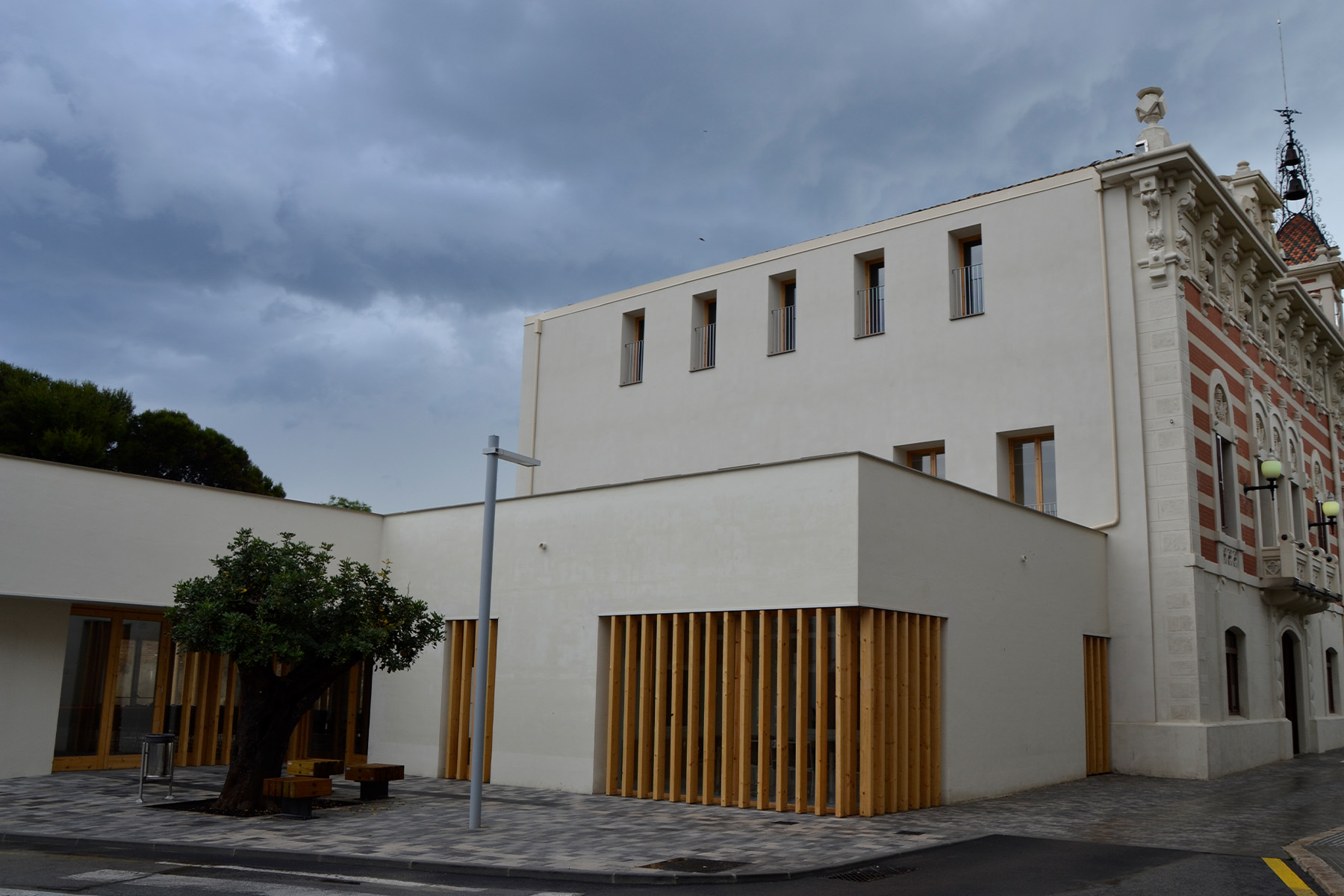 Llosa-vulcano-adoquin-square-ceniza-casa-de-la-vila-sant-pere-de-ribes-tarragona-street