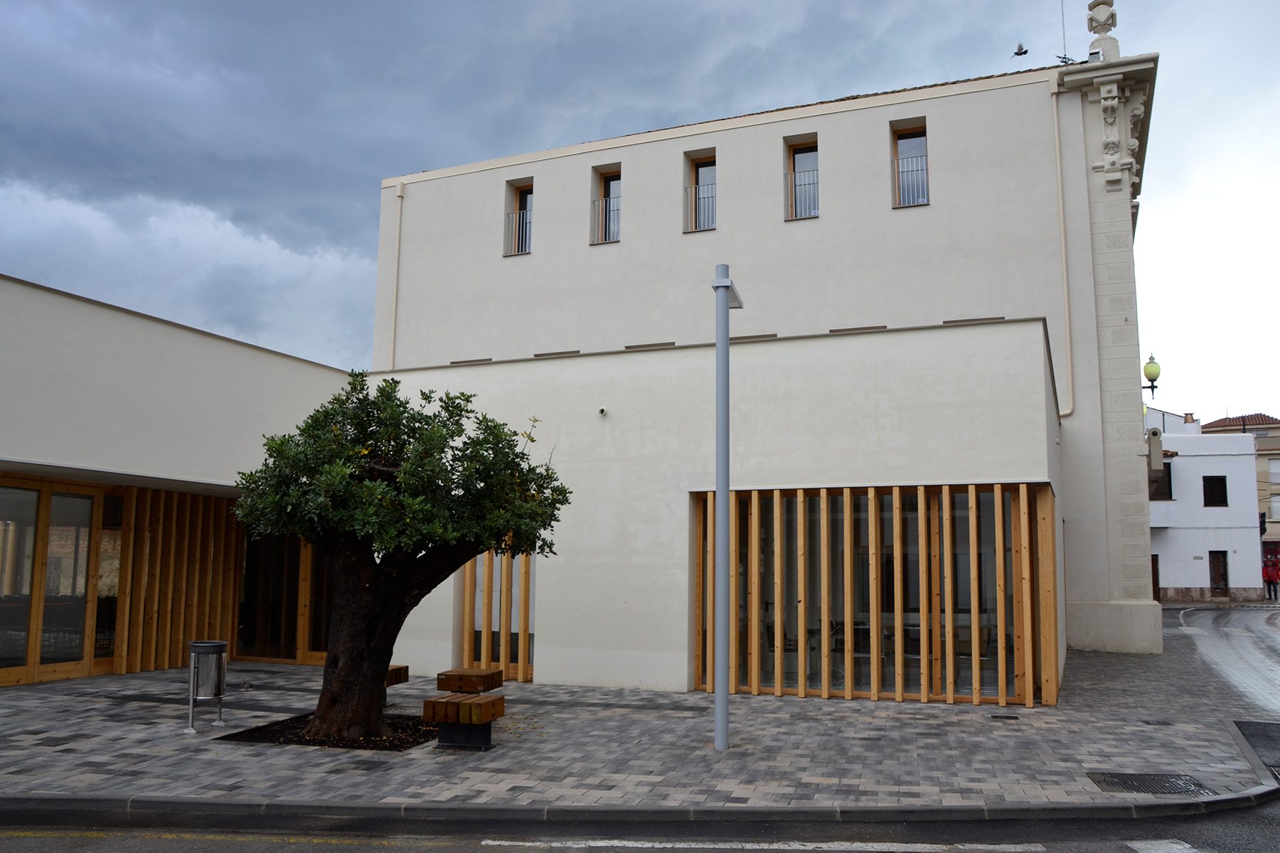 Llosa-vulcano-adoquin-square-ceniza-casa-de-la-vila-sant-pere-de-ribes-tarragona