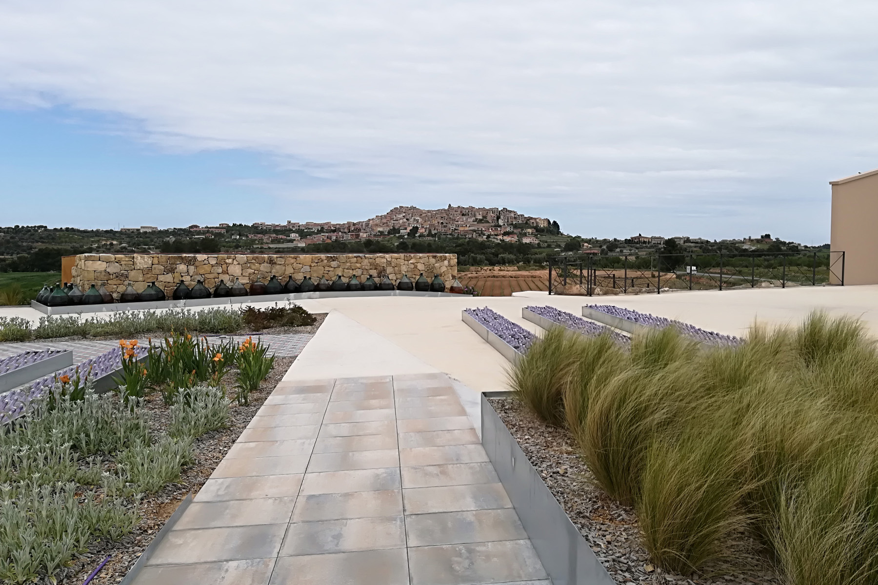 Llosa-vulcano-contract-desierto-mix-Belén Mutlló- les-vinyes-del-convent-Horta-tarragona-cataluña-breinco