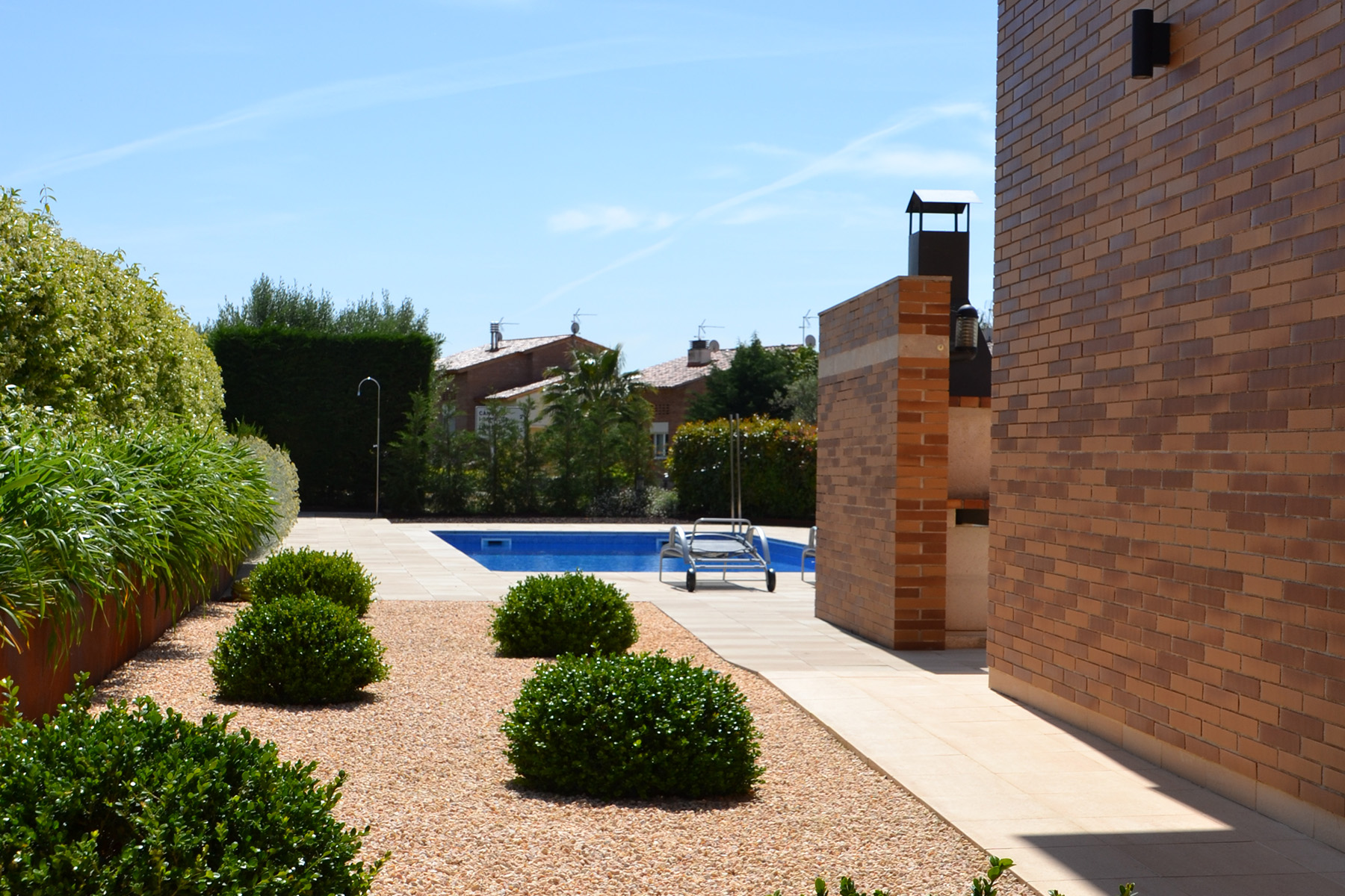 Llosa-vulcano-home-marfil-la-garriga-path-pool