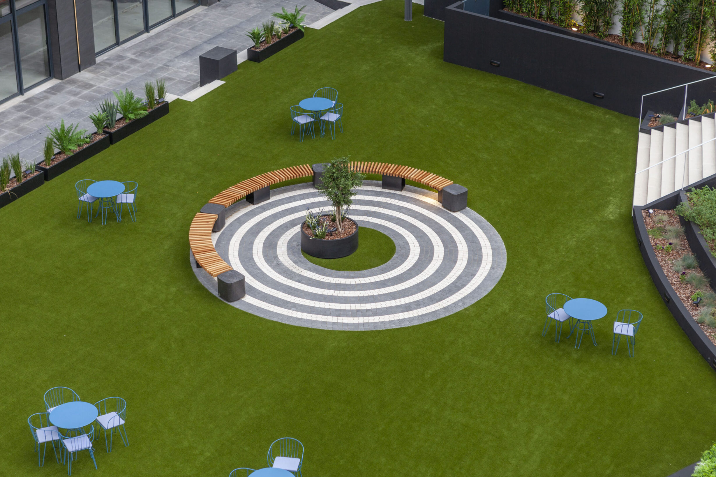 Square-puff-contract-black-can-batllo-bcn-cataluña-terana-black-white