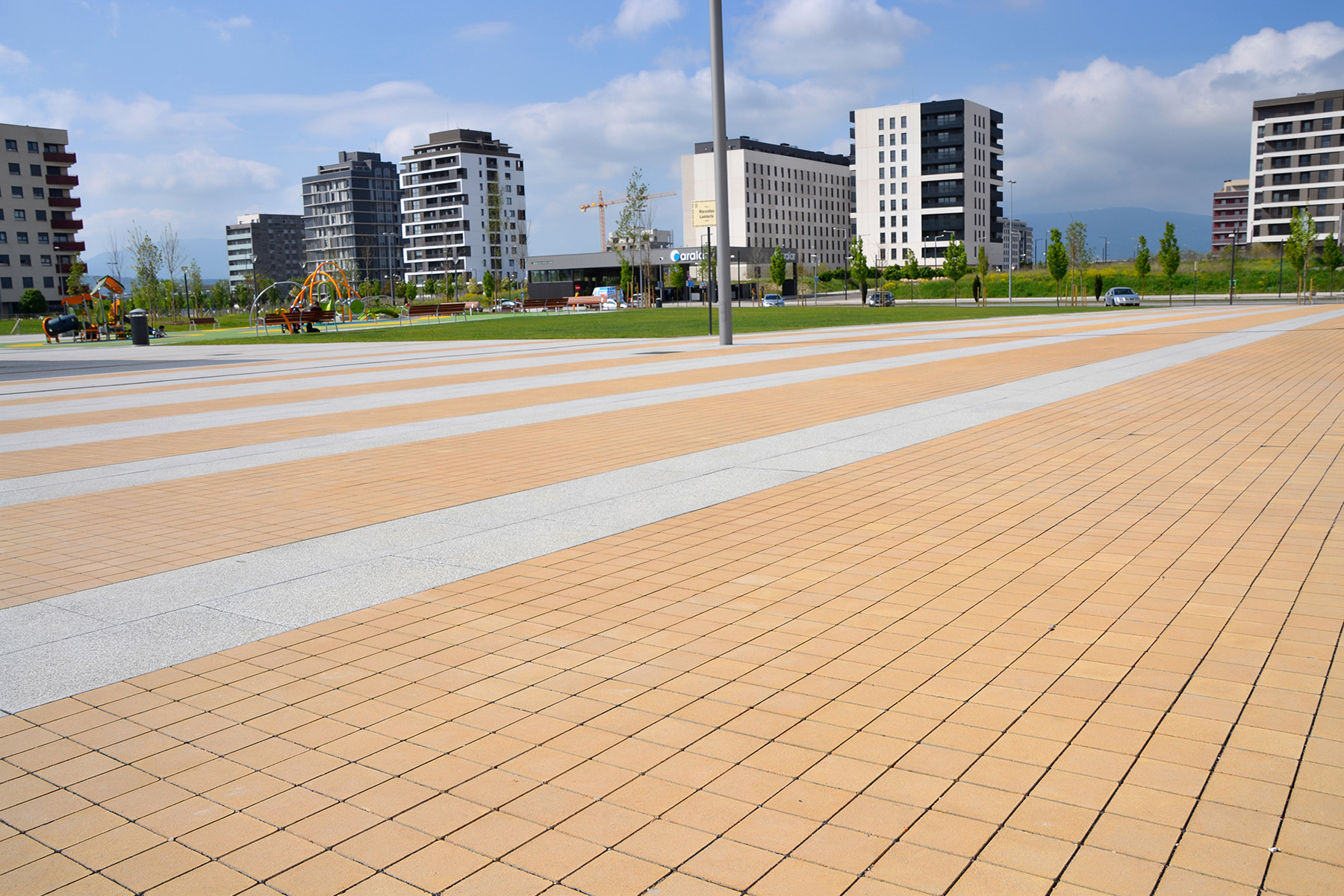 Taco-terana-square-amarillo-parque-soto-lezkairu-pamplona-petra