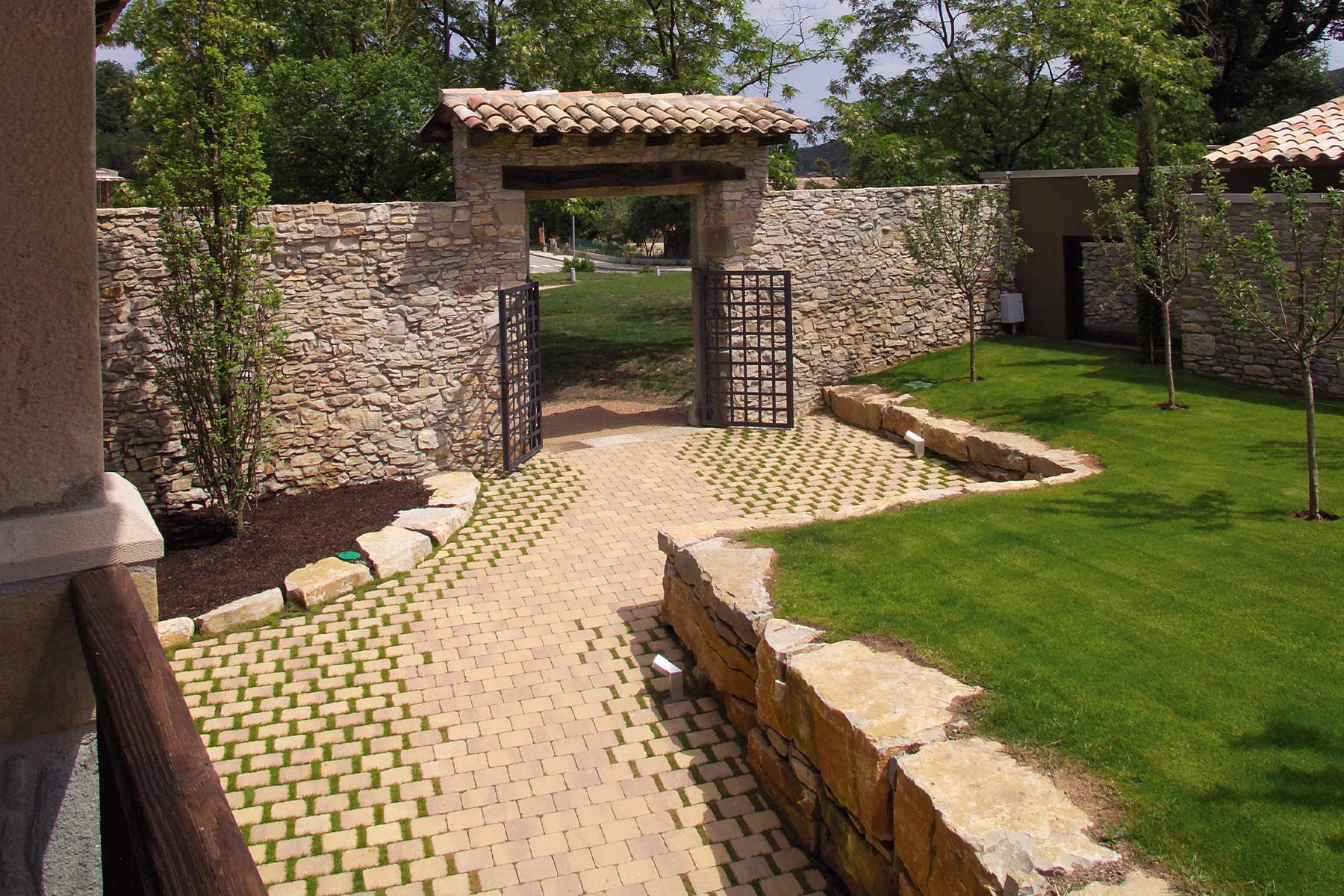 Tegula-hotel-desierto-rasen-mohr-mas-albareda-breinco-bcn