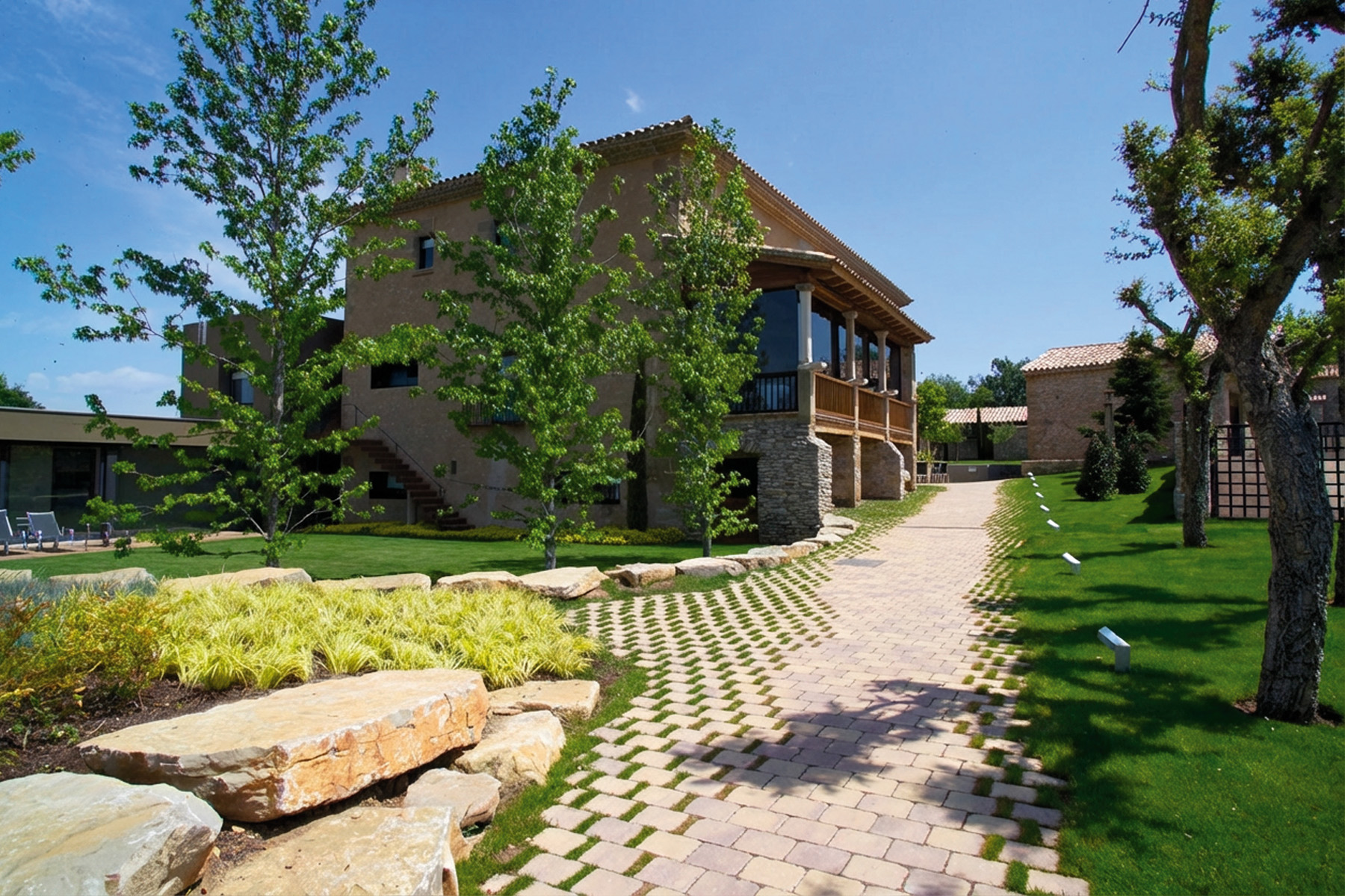 Tegula-hotel-desierto-rasen-mohr-mas-albareda