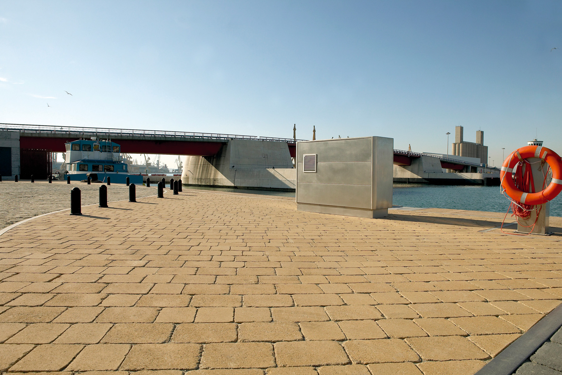 Tegula-port-yellow-port-de-tarragona-detail