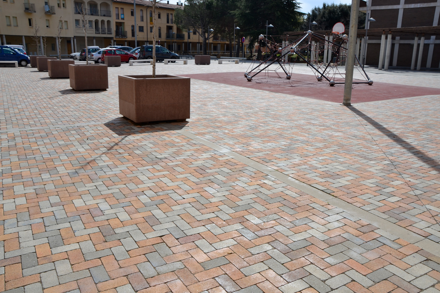 Tegula-square-mix-plaça-catalunya-centelles-six