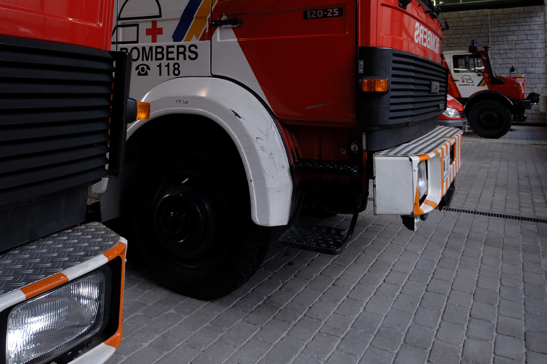 Tegula-tec-contract-grey-parc-bombers-andorra-detail