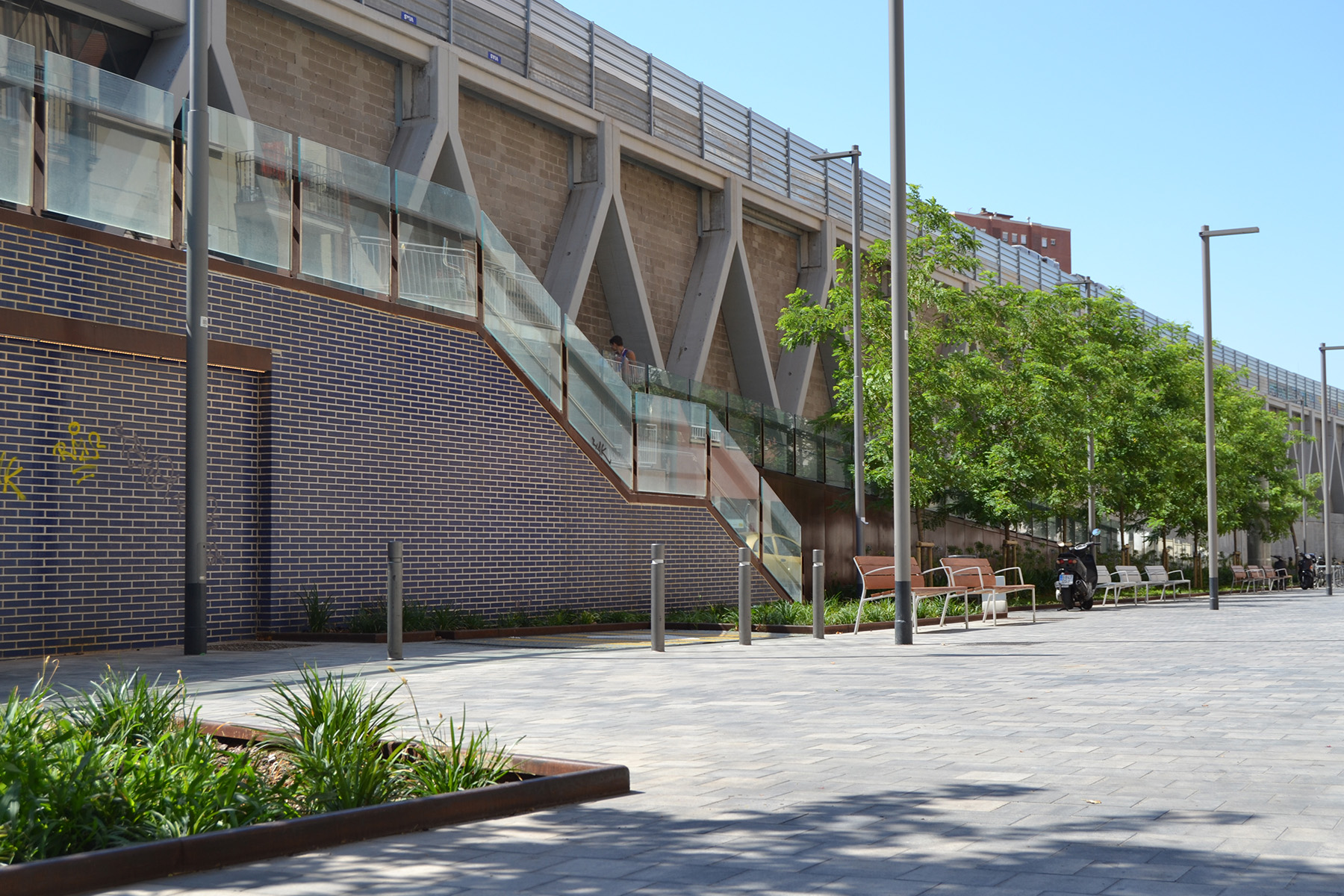 Terana-street-ceniza-bcn-sants-airclean-square-breinco-pavement