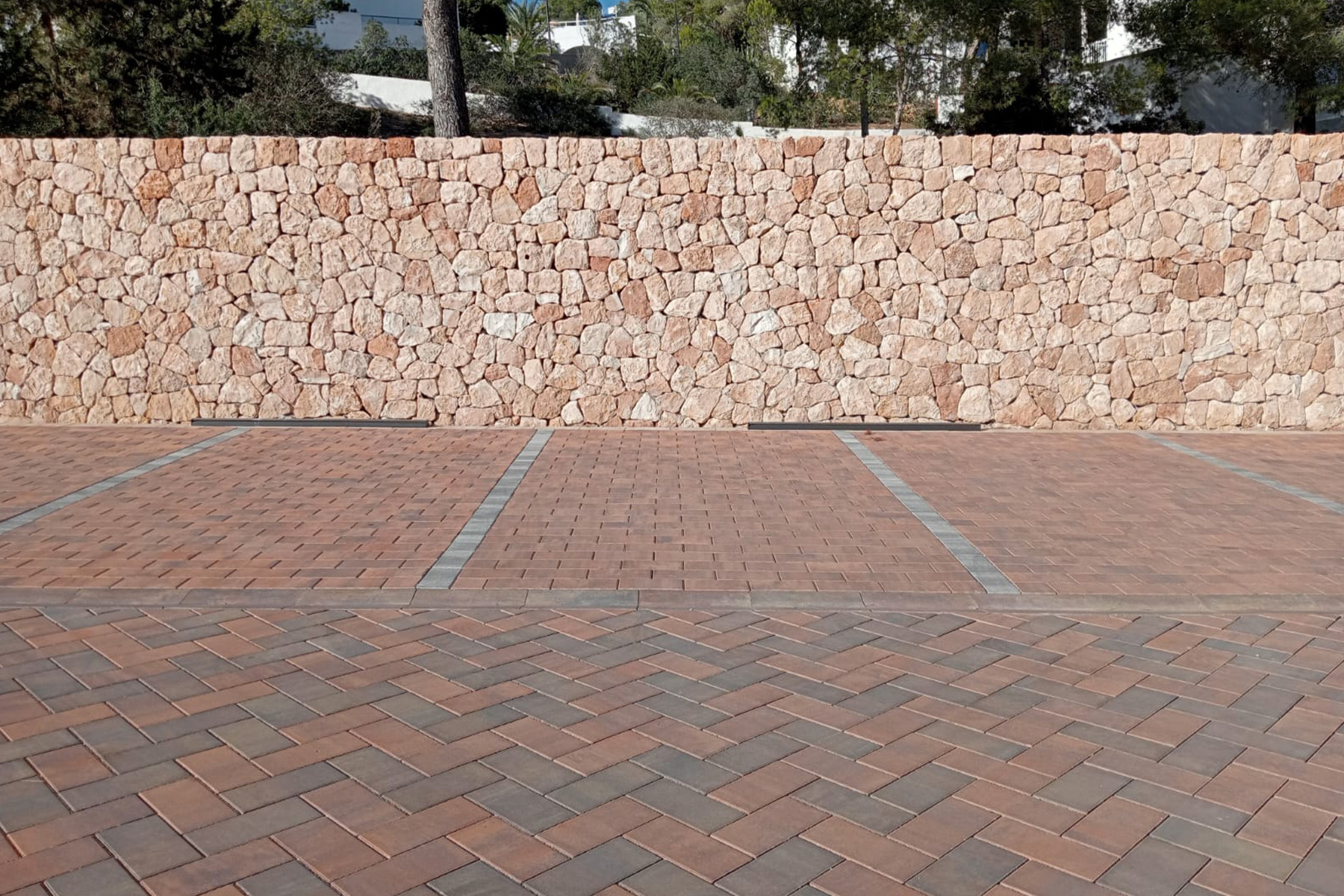 VS5-contract-ibiza-madunia-restaurante-parking