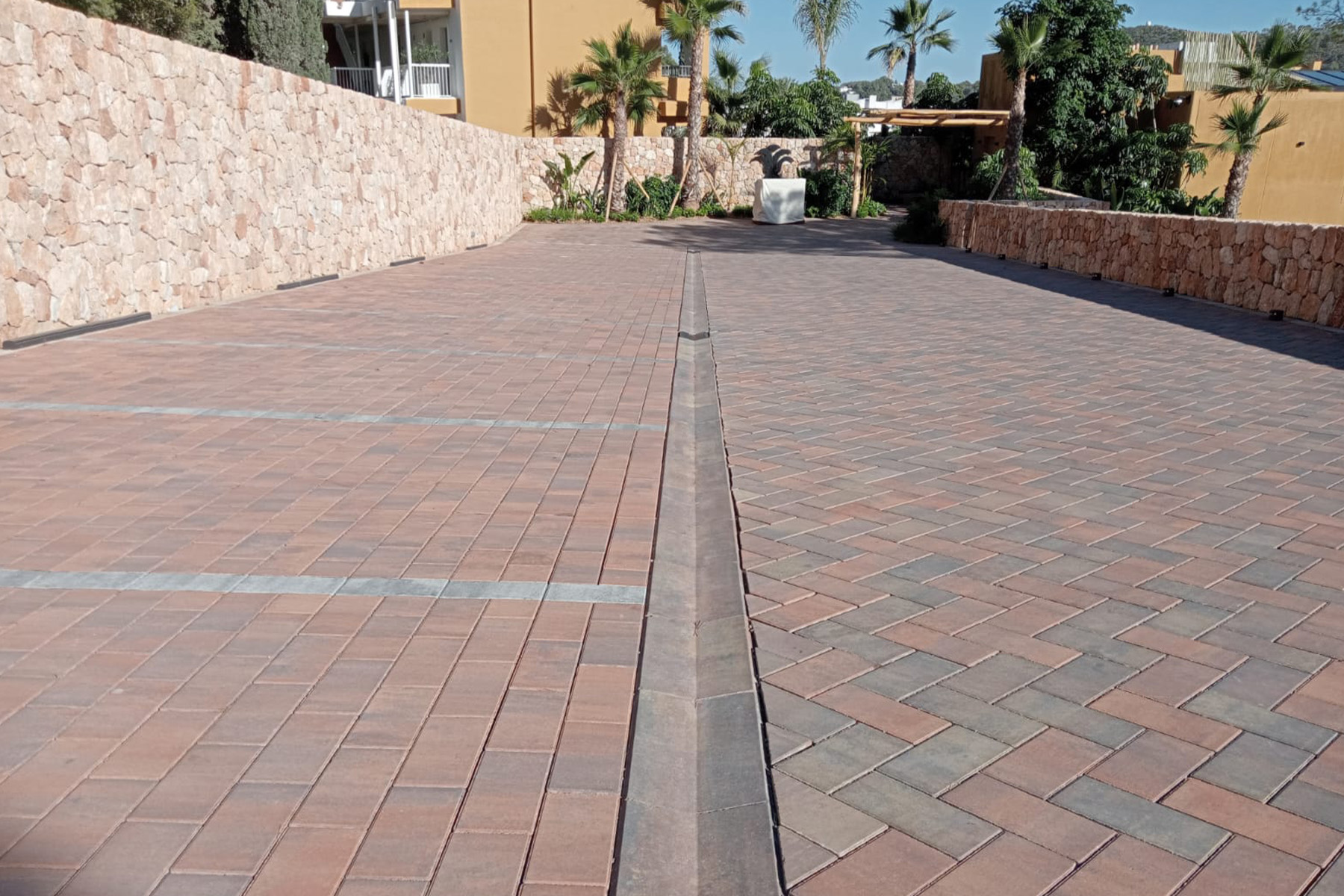 VS5-contract-ibiza-madunia-restaurante-spain