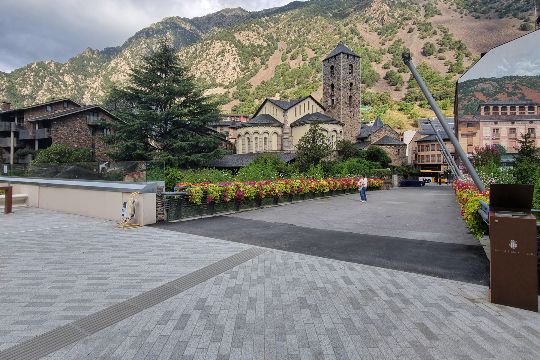 andorra-plaça-del-poble-llosa-vulcano-tactile-warning-pavements-breinco
