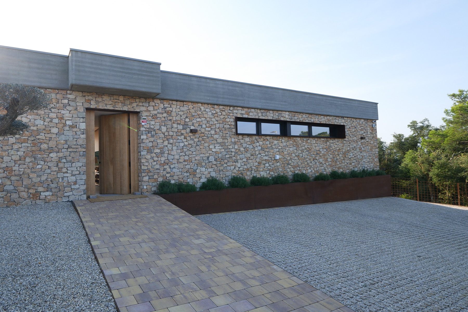 casa-particular-llosa-illa-desierto-pavements