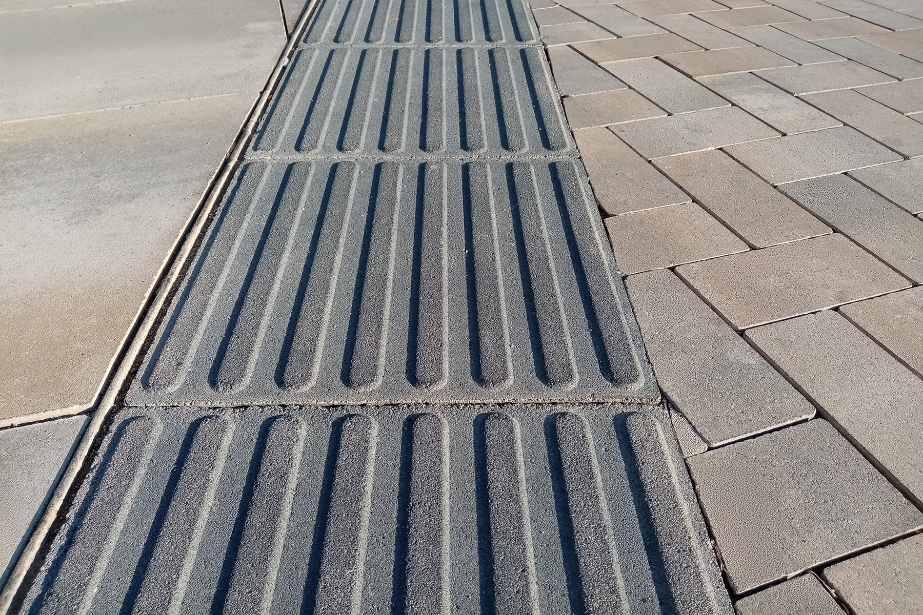 detail-tactile-crossing-estacion-cabanyal-breinco