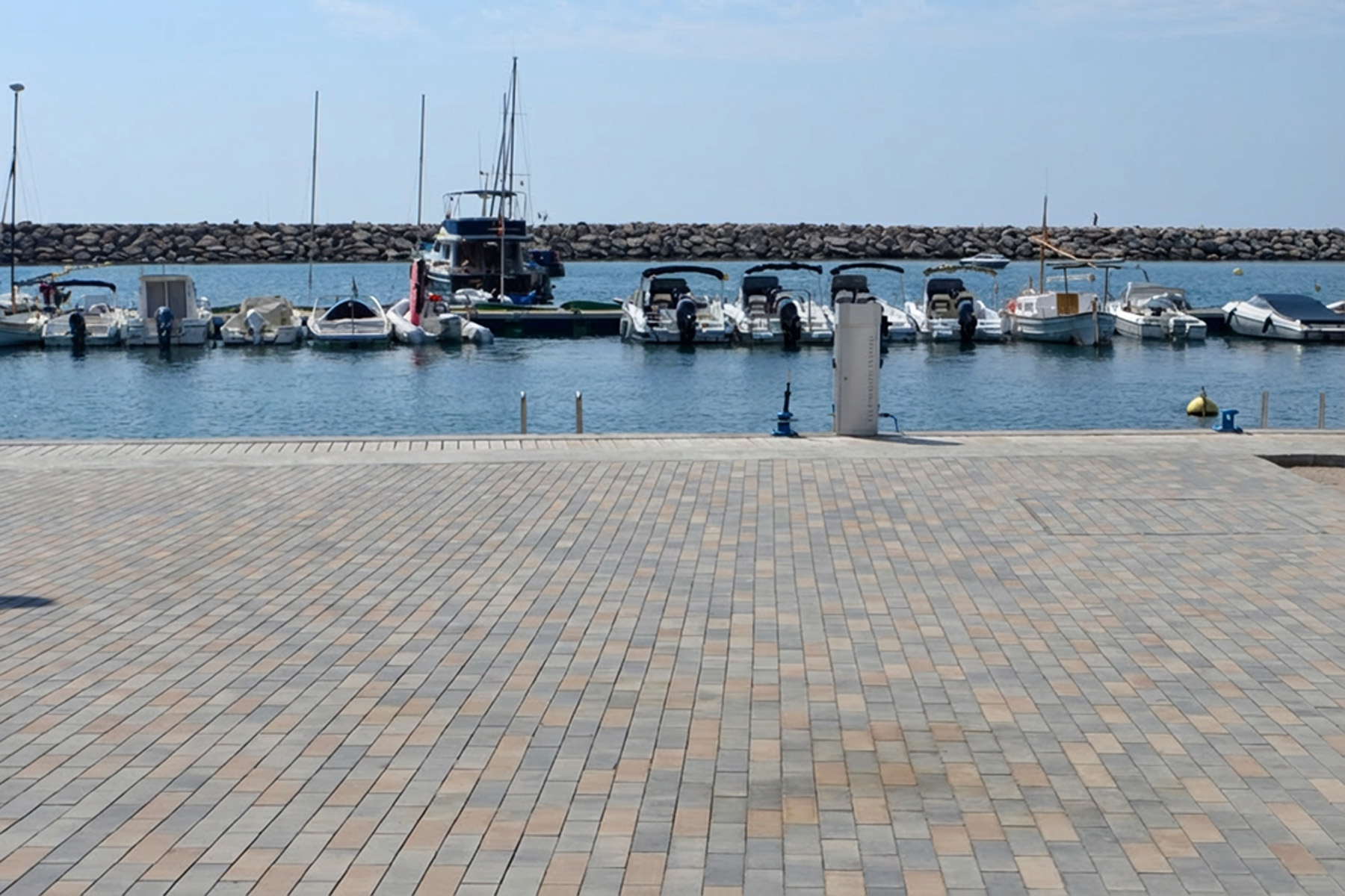 llosa-vulcano-port-ceniza-marfil-estartit-girona