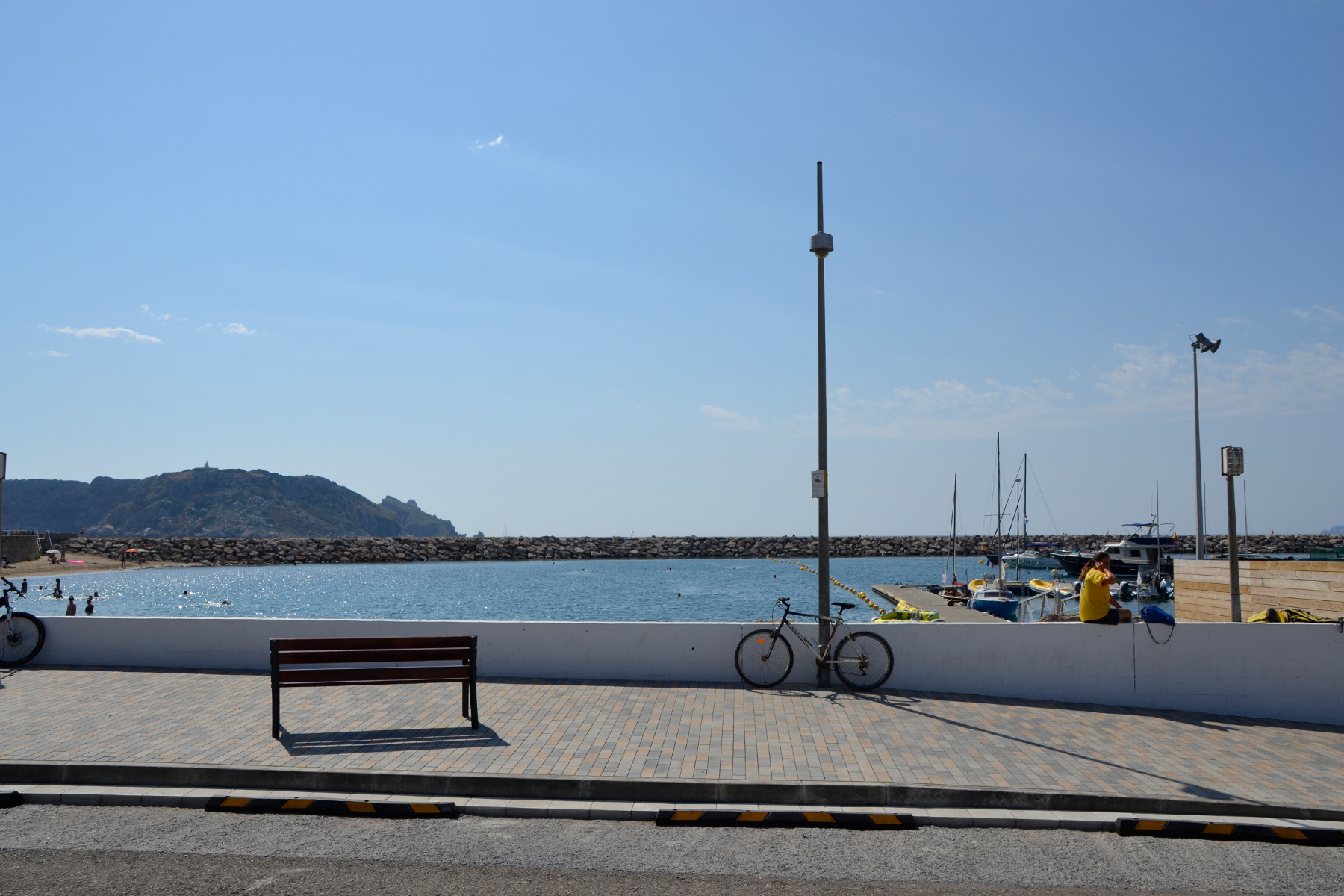 llosa-vulcano-port-nautic-ceniza-marfil-estartit-girona