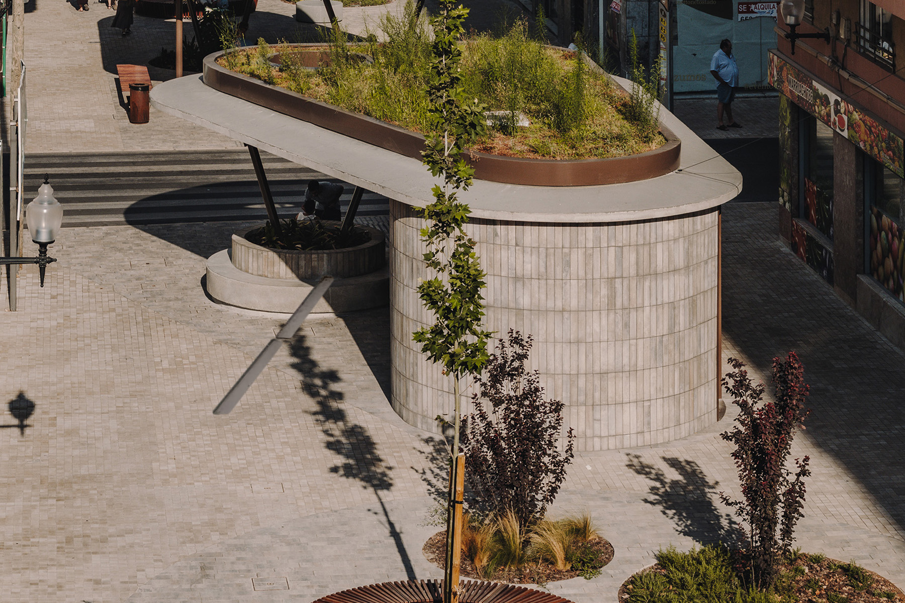 llosa-vulcano-revestida-pared-breinco-pavimento